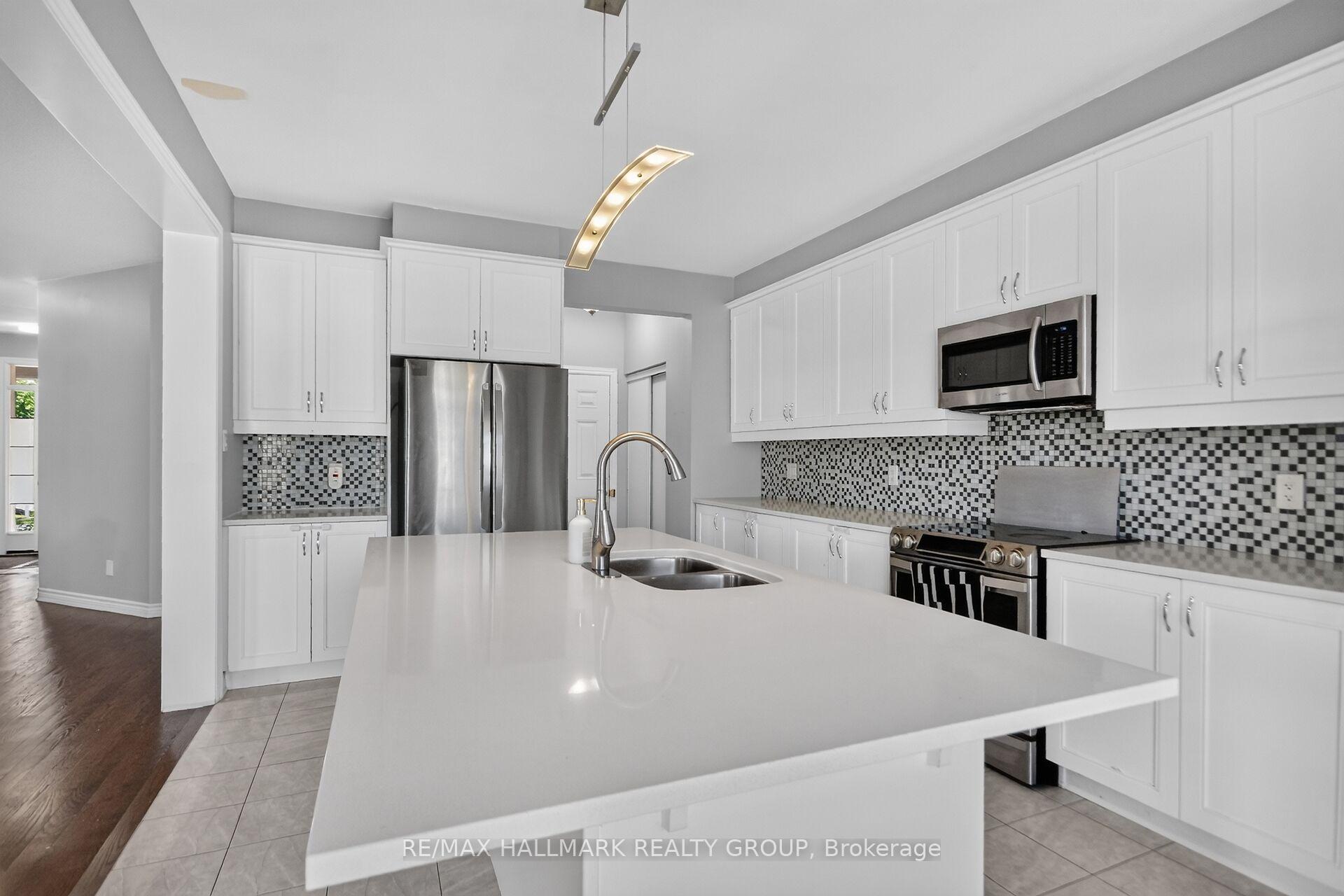 Photo 12 of 18 Sweetbay Circle, Ottawa, Stittsville (North) — HOMEH