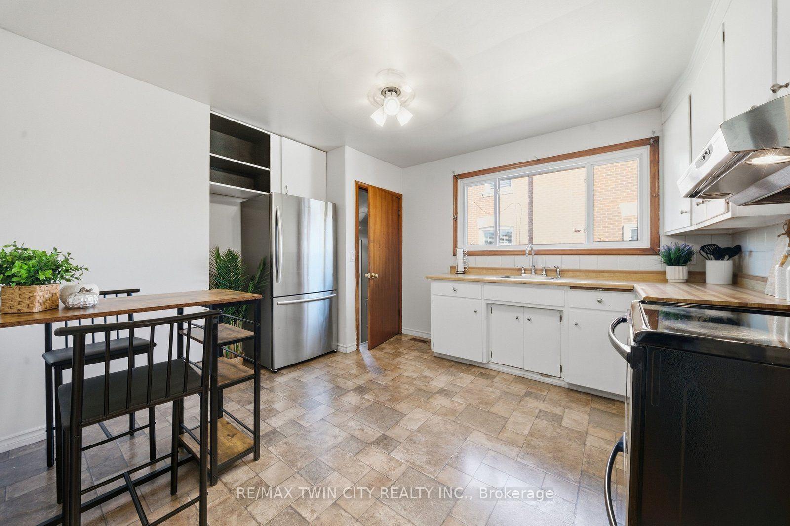 Photo 11 of 146 Superior Street, Brantford, Eagle Place East — HOMEH