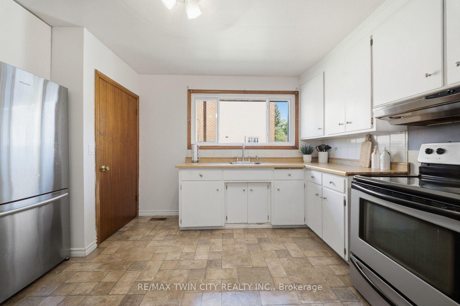 Photo 12 of 146 Superior Street, Brantford, Eagle Place East — HOMEH