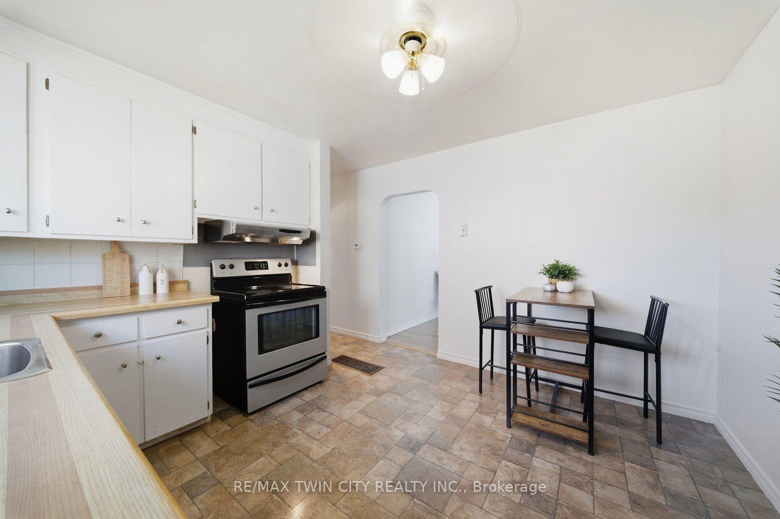 Photo 13 of 146 Superior Street, Brantford, Eagle Place East — HOMEH