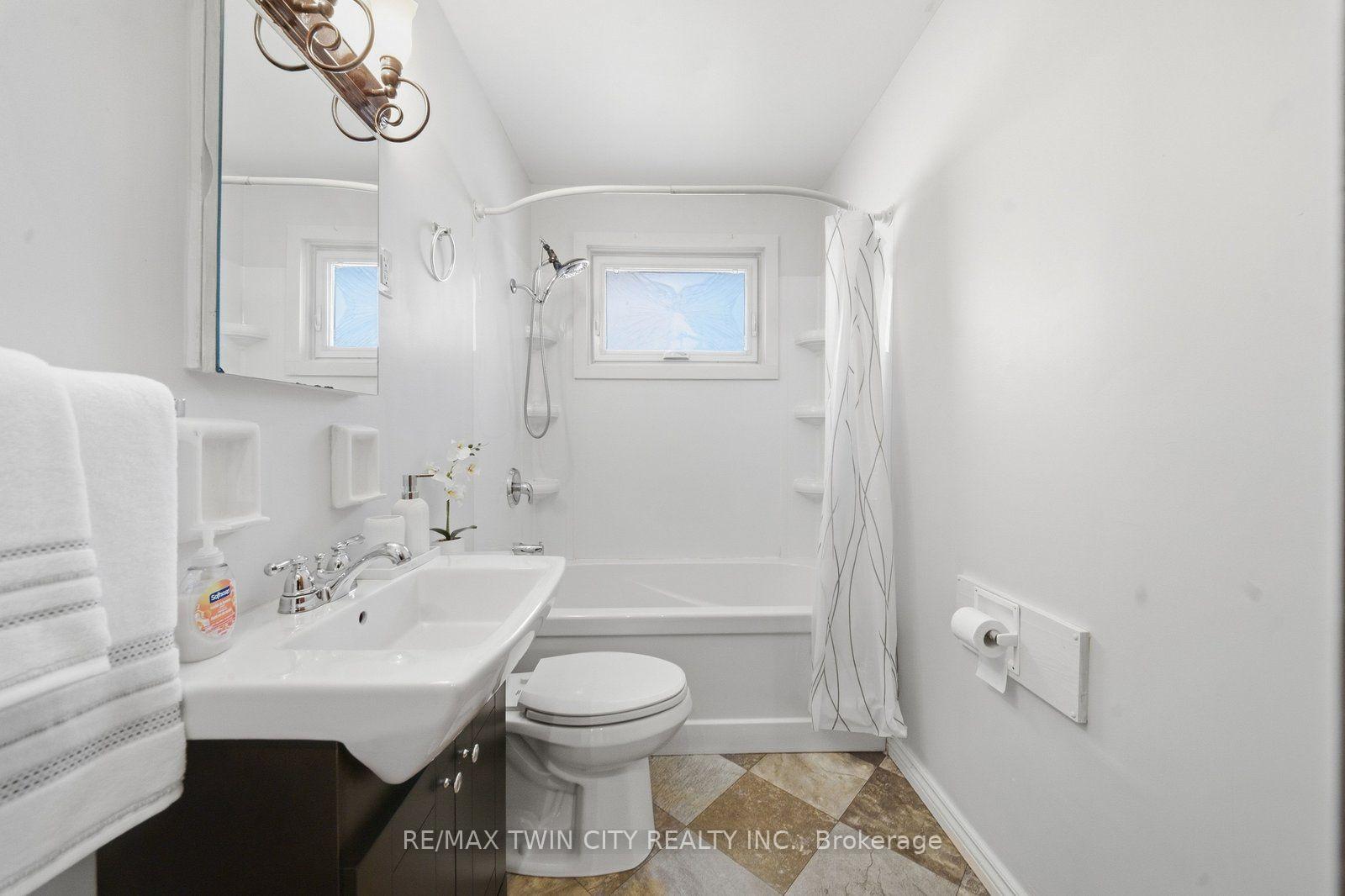 Photo 15 of 146 Superior Street, Brantford, Eagle Place East — HOMEH