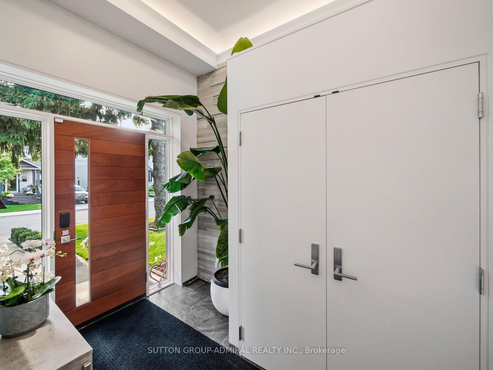 Photo 4 of 39 Red Deer Avenue, Scarborough, Birchcliffe-Cliffside — HOMEH