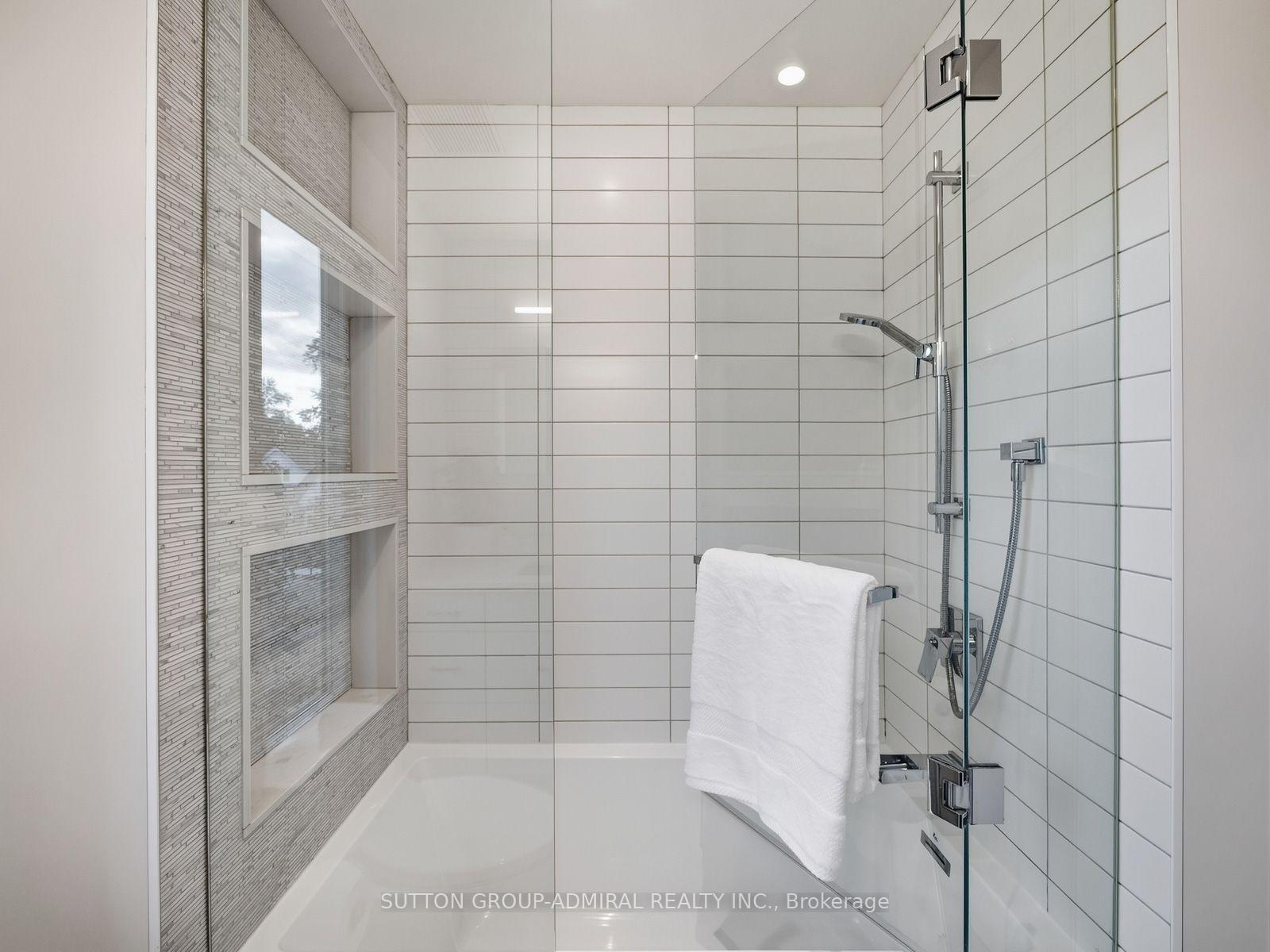 Photo 28 of 39 Red Deer Avenue, Scarborough, Birchcliffe-Cliffside — HOMEH