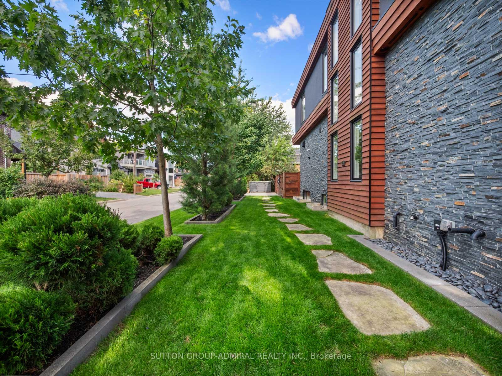 Photo 39 of 39 Red Deer Avenue, Scarborough, Birchcliffe-Cliffside — HOMEH