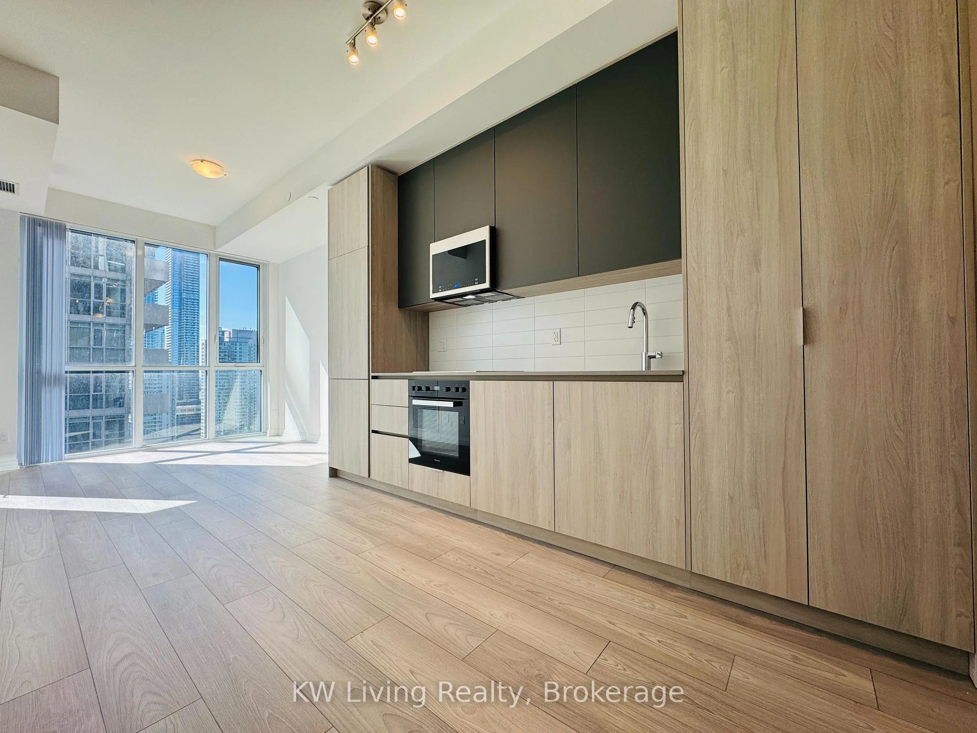 Photo 5 of Unit 2622, 400 King Street W, Toronto, Waterfront Communities — HOMEH