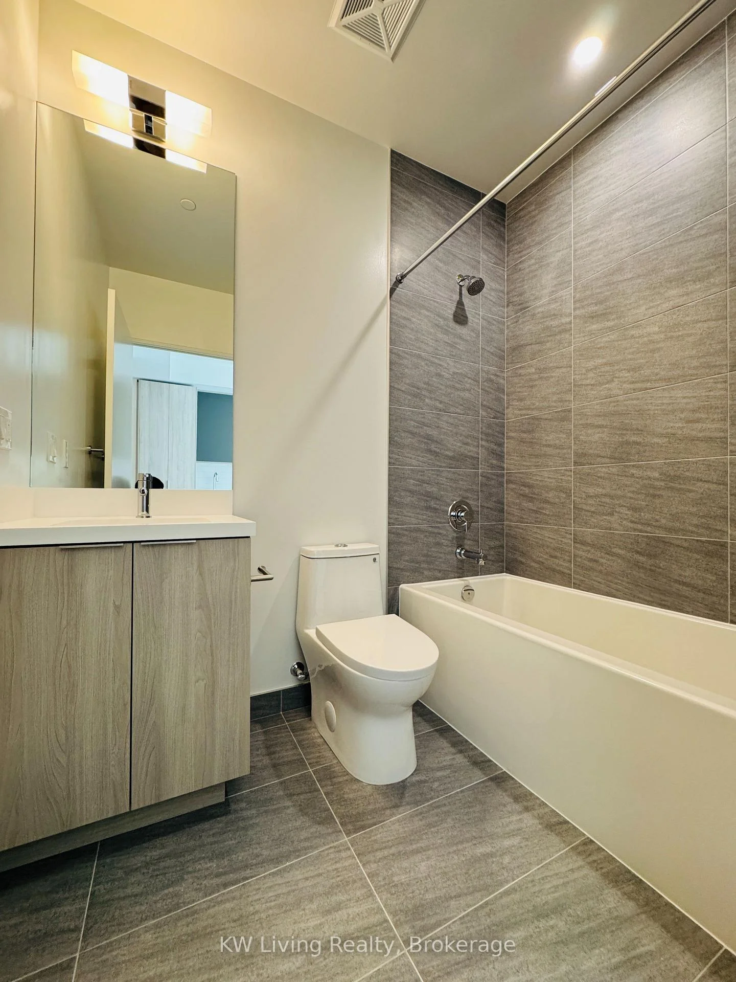 Photo 11 of Unit 2622, 400 King Street W, Toronto, Waterfront Communities — HOMEH