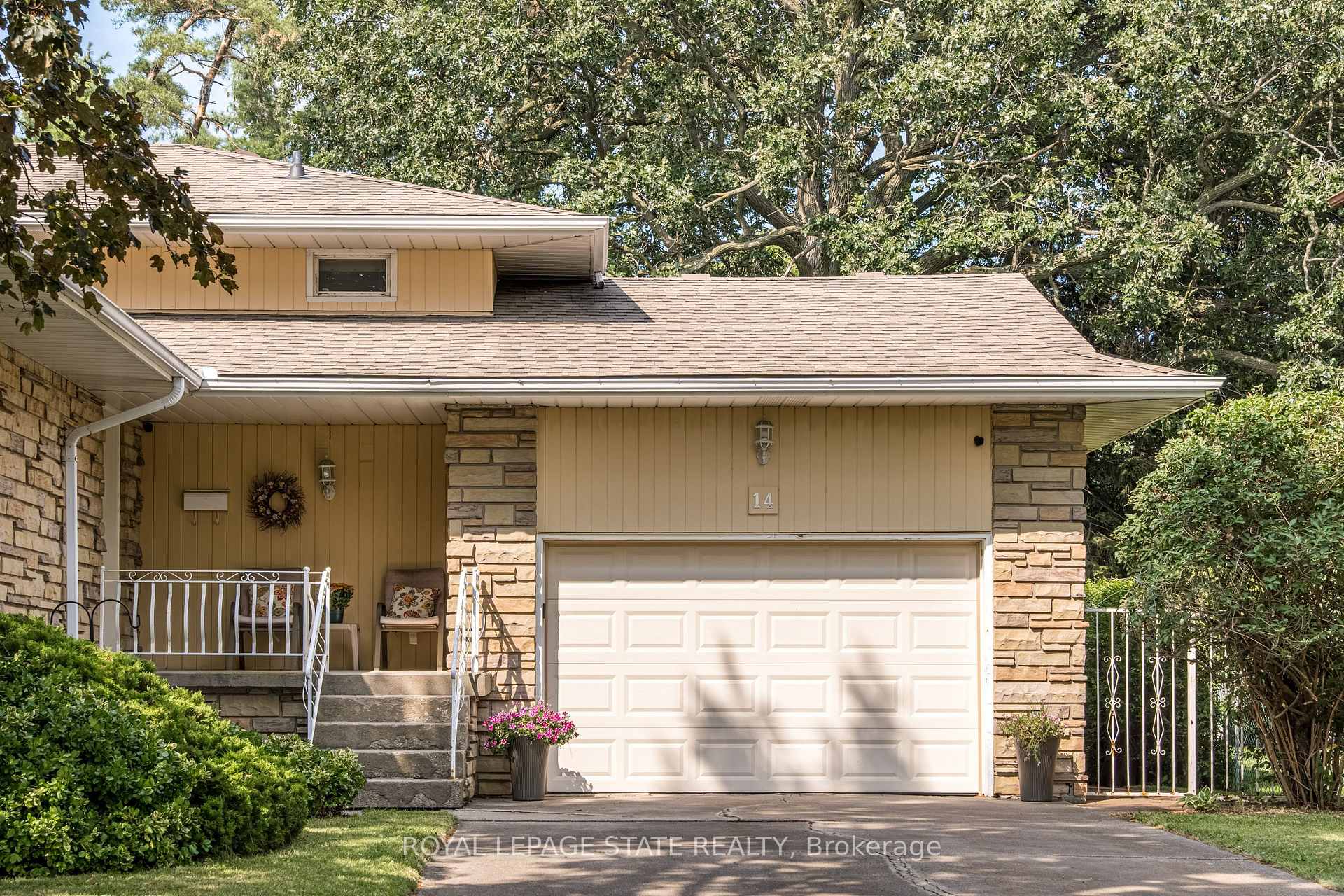 Photo 2 of 14 Woodside Drive, Hamilton, Sherwood — HOMEH