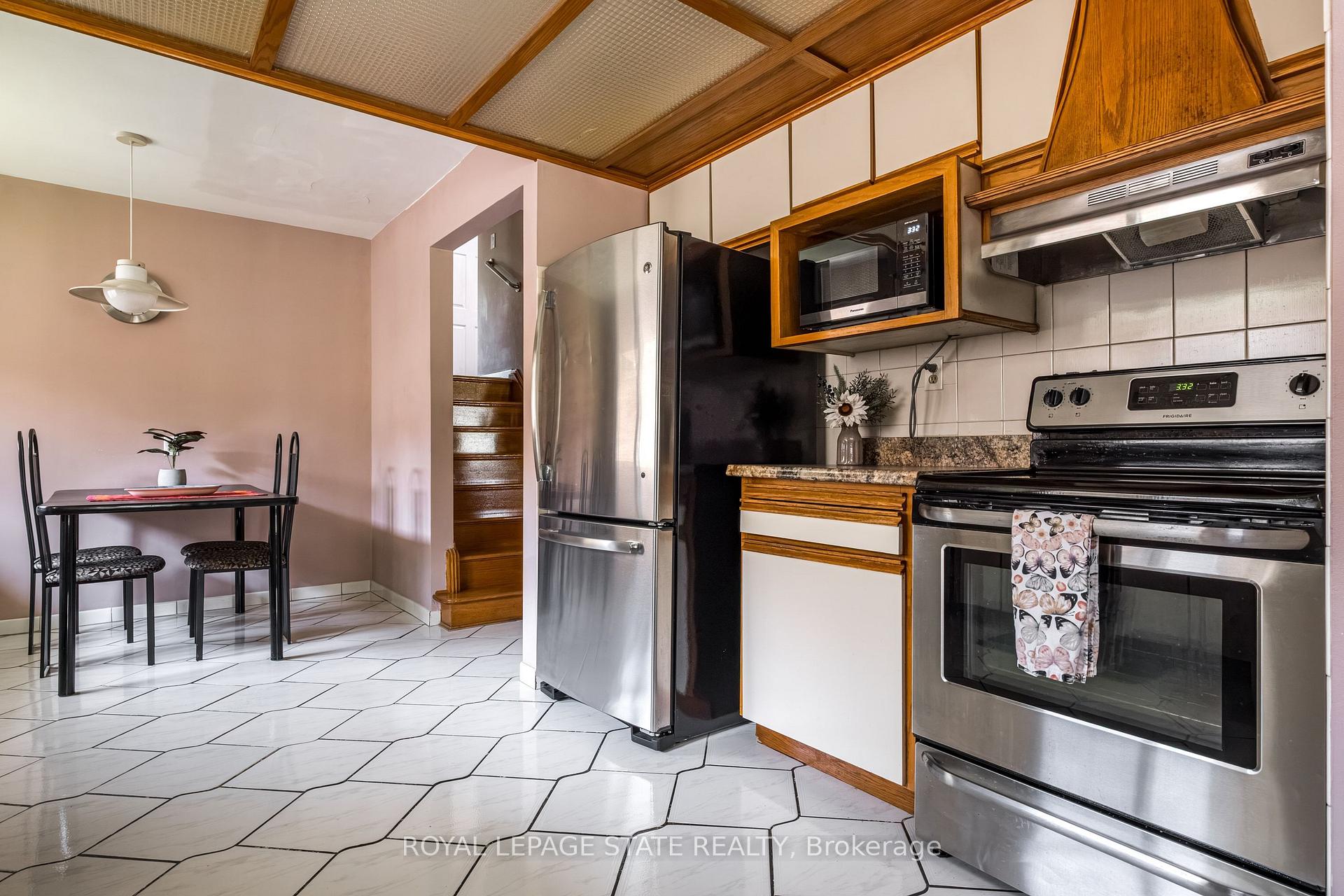 Photo 12 of 14 Woodside Drive, Hamilton, Sherwood — HOMEH