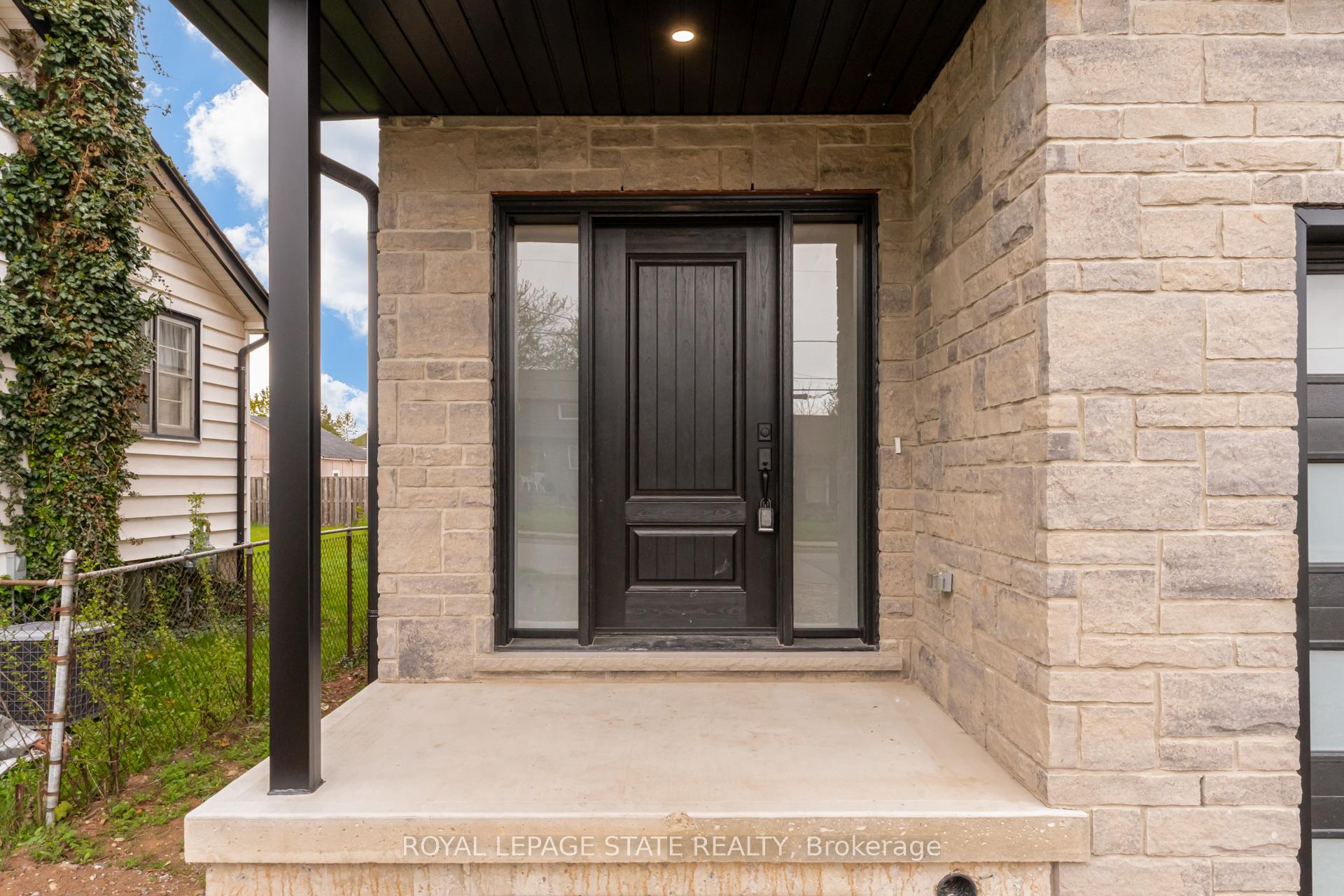 Photo 3 of 39 Norwich Road, Hamilton, Stoney Creek — HOMEH
