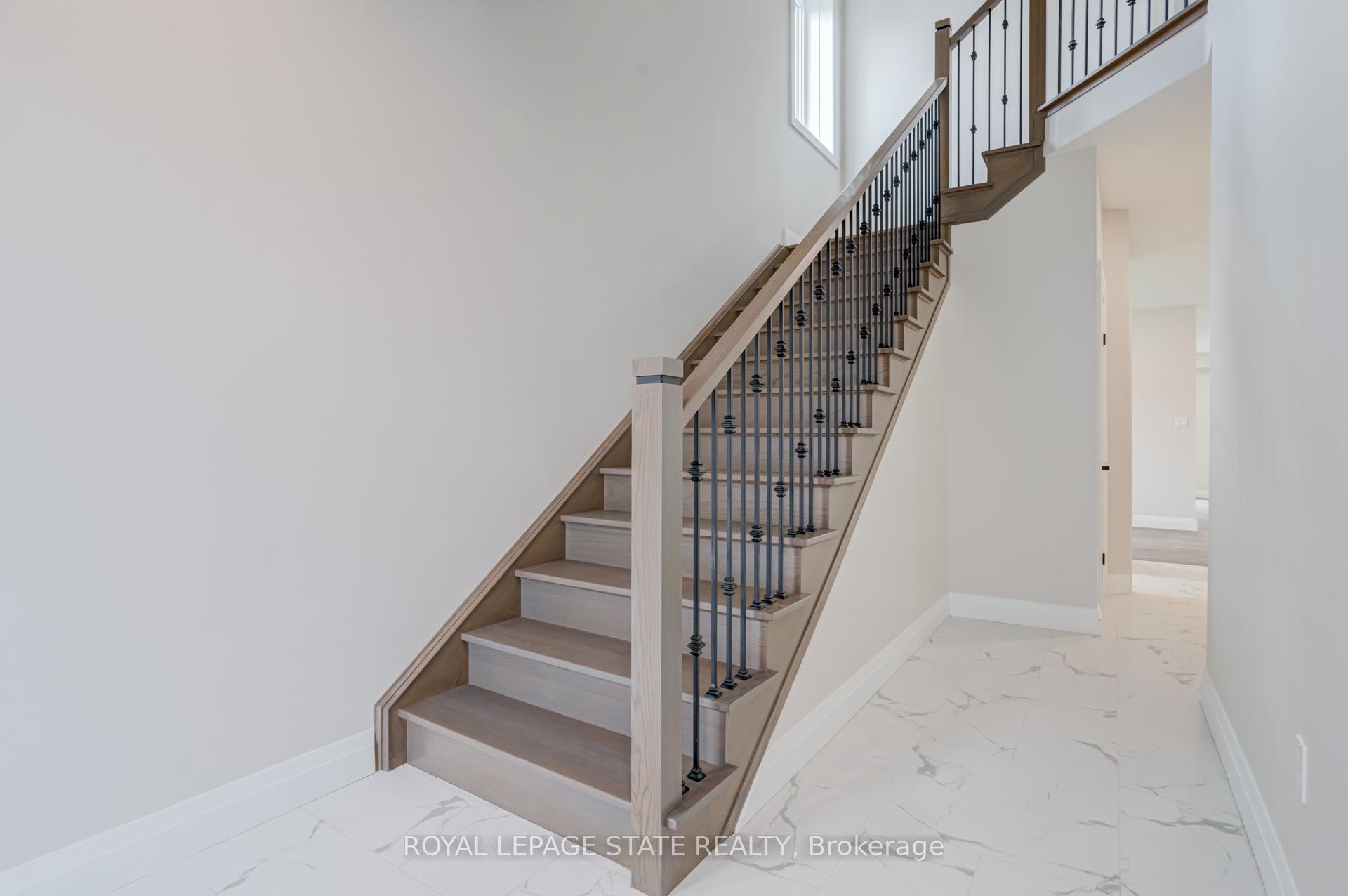 Photo 16 of 39 Norwich Road, Hamilton, Stoney Creek — HOMEH
