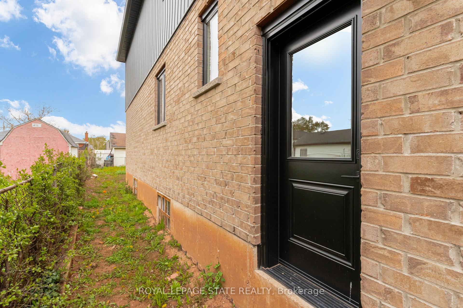 Photo 33 of 39 Norwich Road, Hamilton, Stoney Creek — HOMEH