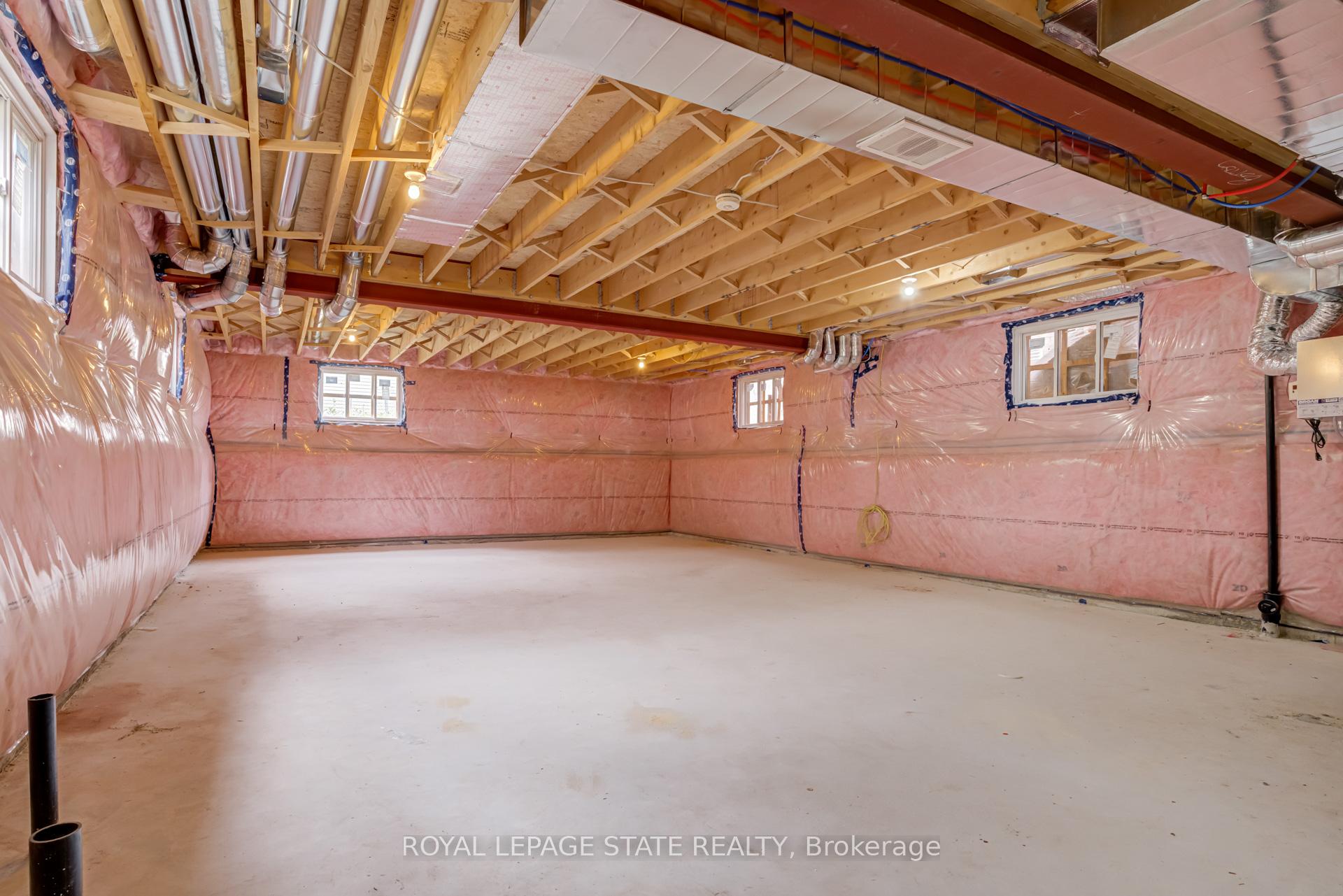 Photo 35 of 39 Norwich Road, Hamilton, Stoney Creek — HOMEH