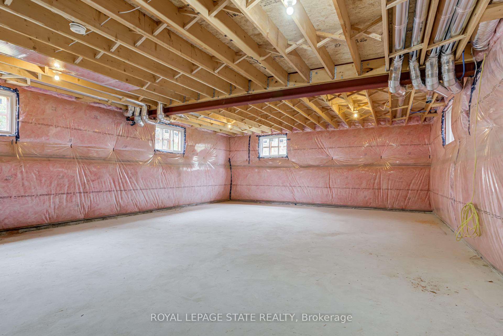 Photo 36 of 39 Norwich Road, Hamilton, Stoney Creek — HOMEH