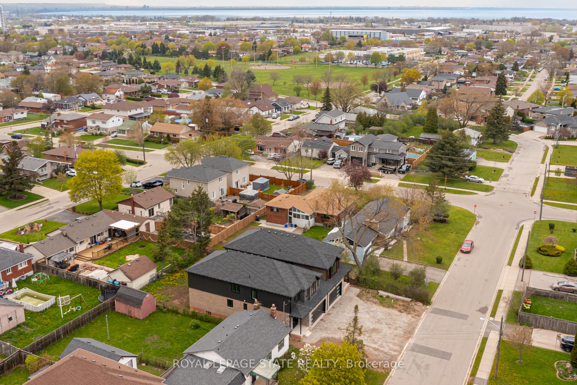 Photo 41 of 39 Norwich Road, Hamilton, Stoney Creek — HOMEH