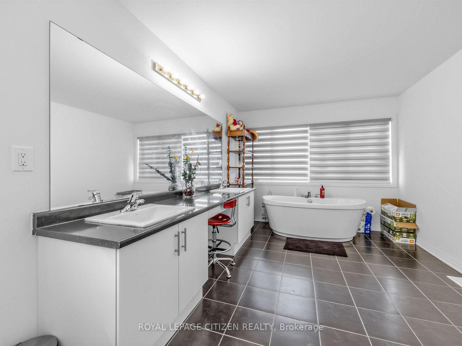 Photo 24 of 14 Cryderman Lane, Clarington, Bowmanville — HOMEH