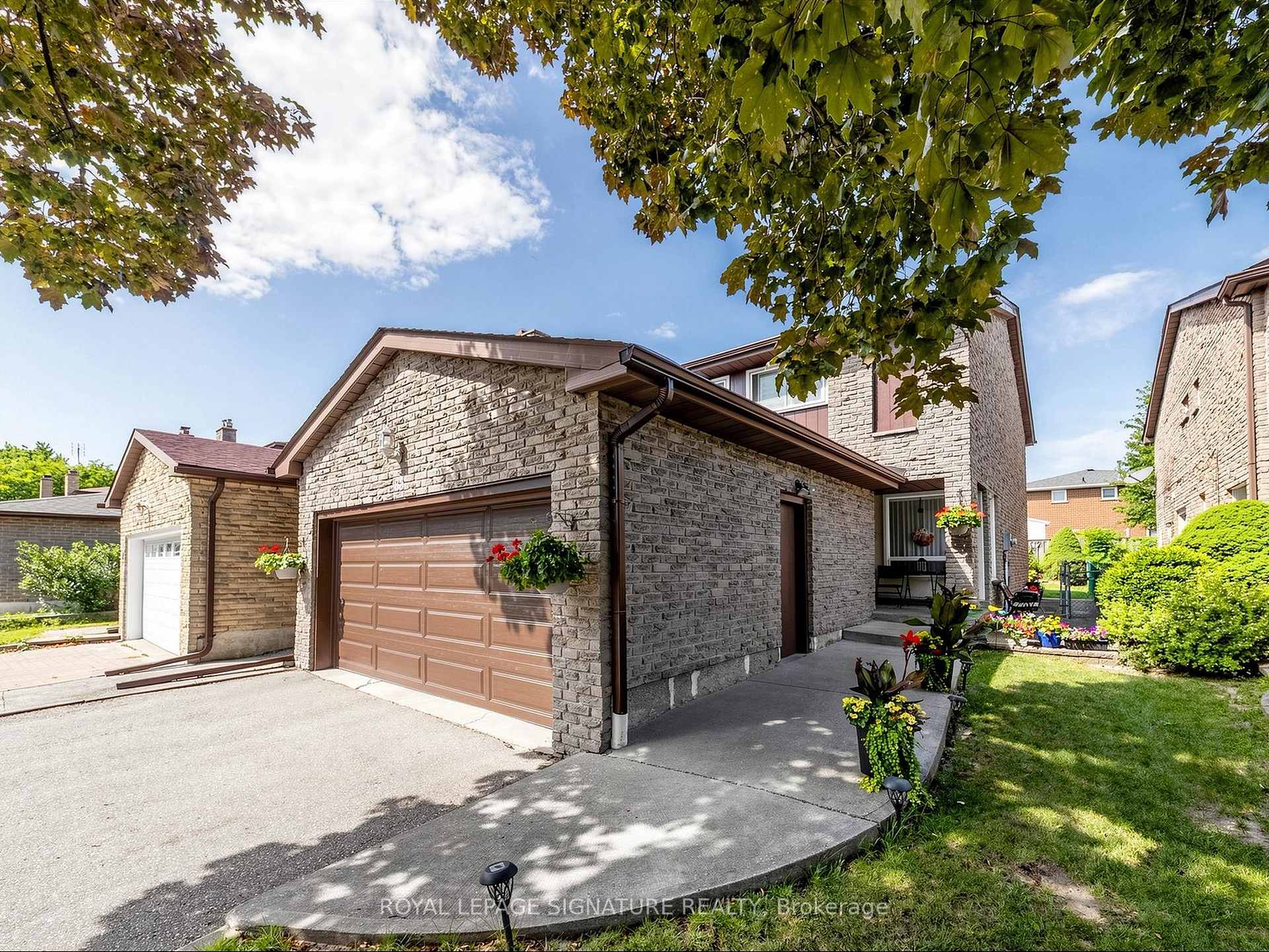 Photo 2 of 83 Empringham Crescent, Markham, Milliken Mills West — HOMEH