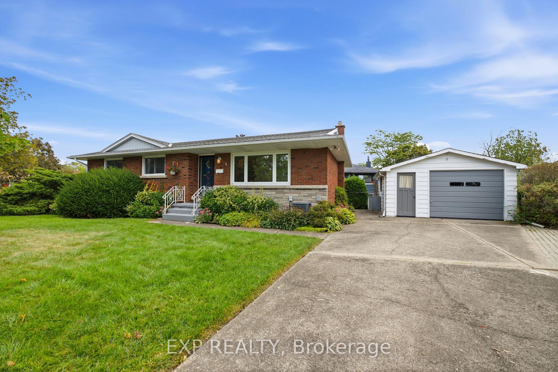 Photo 2 of 2 Glengrove Circle, St. Catharines, Glendale/Glenridge — HOMEH