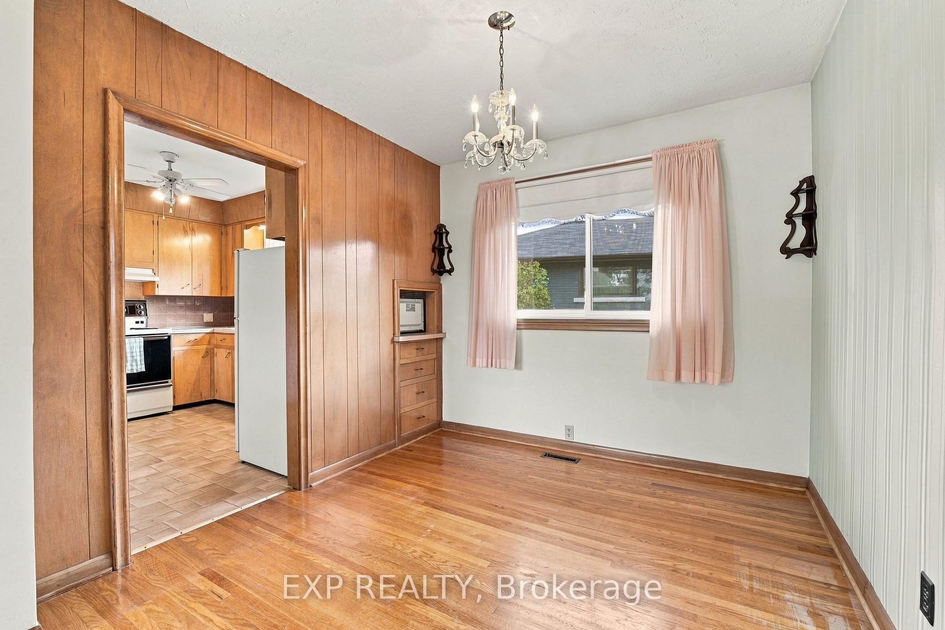 Photo 10 of 2 Glengrove Circle, St. Catharines, Glendale/Glenridge — HOMEH
