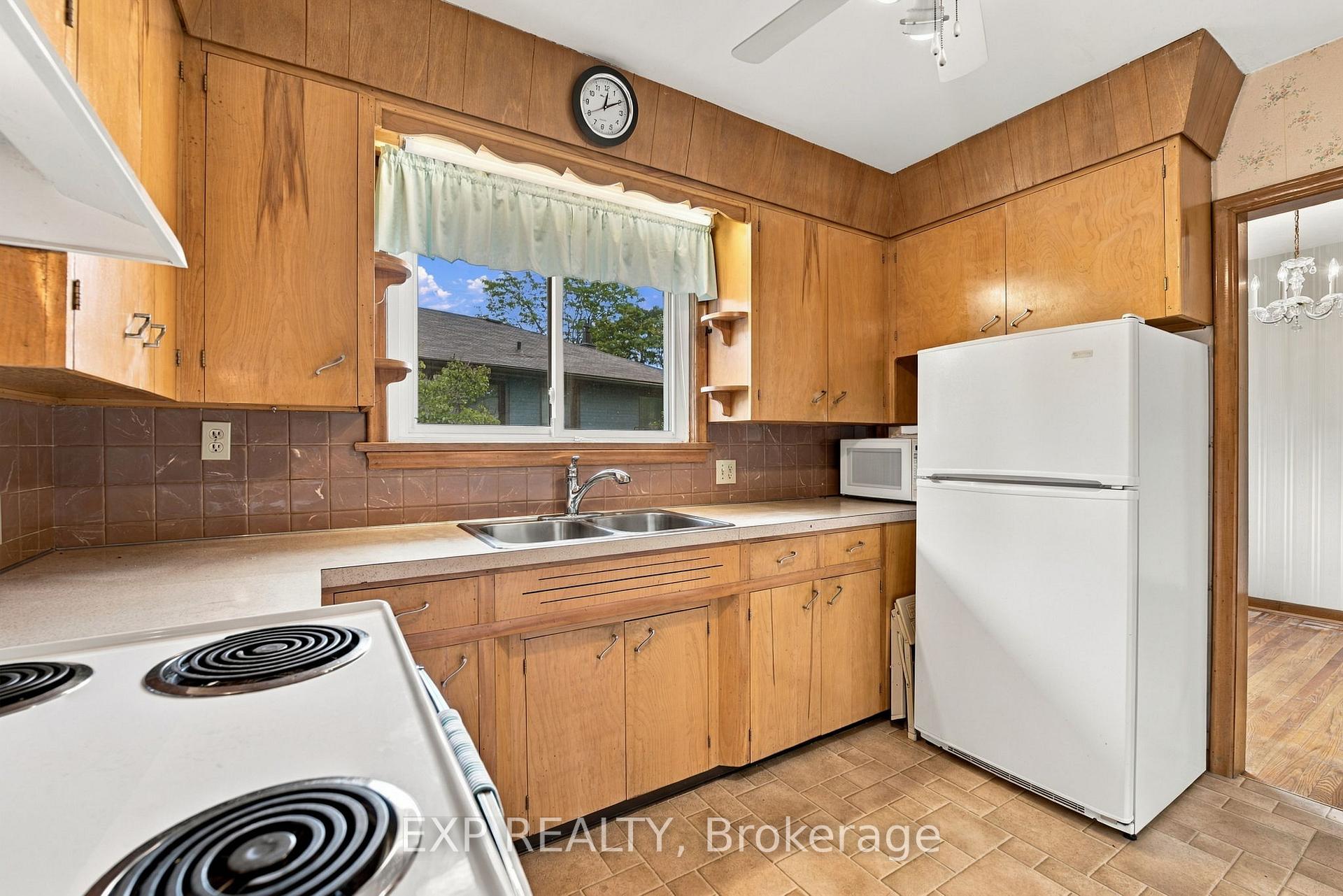 Photo 15 of 2 Glengrove Circle, St. Catharines, Glendale/Glenridge — HOMEH
