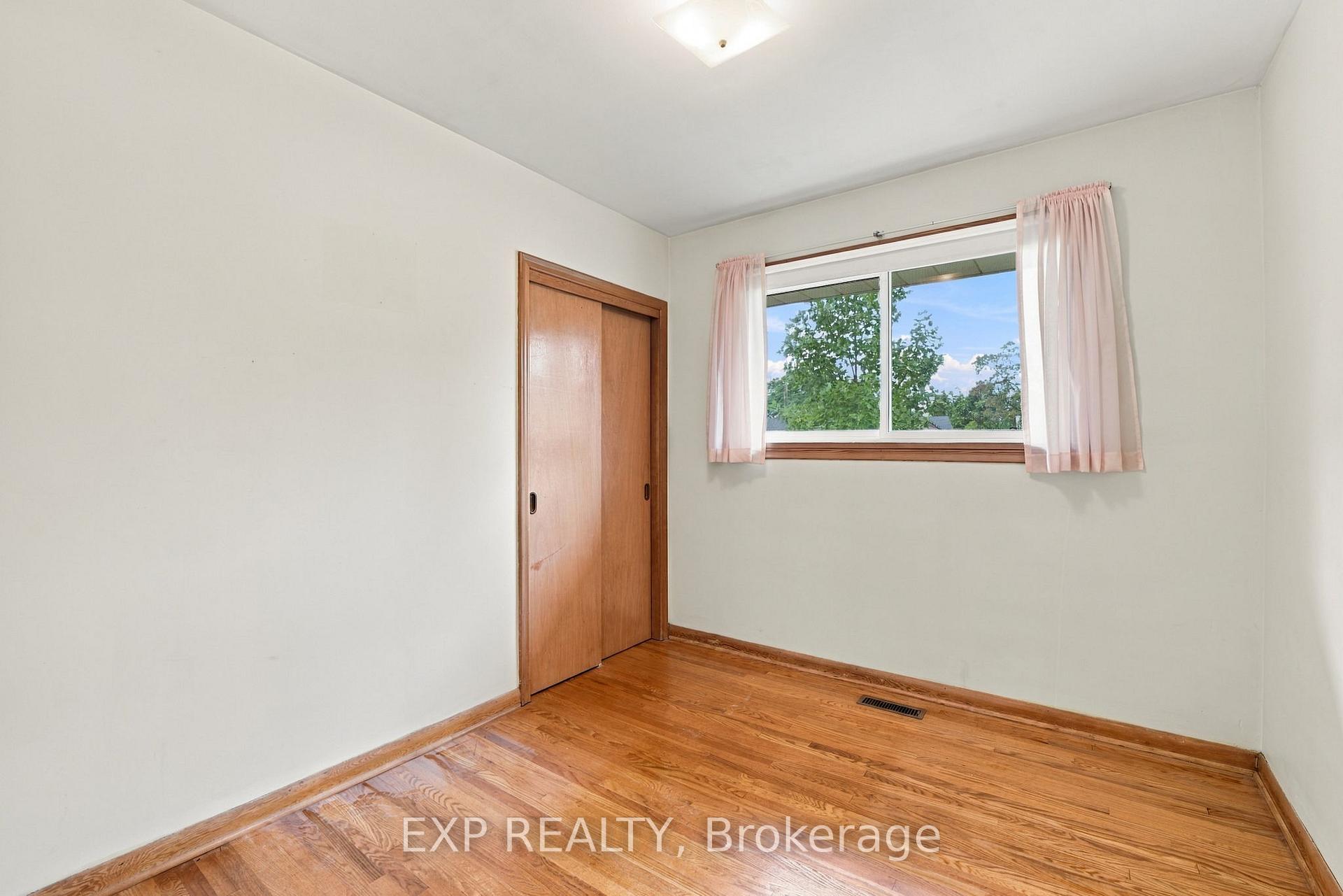 Photo 18 of 2 Glengrove Circle, St. Catharines, Glendale/Glenridge — HOMEH