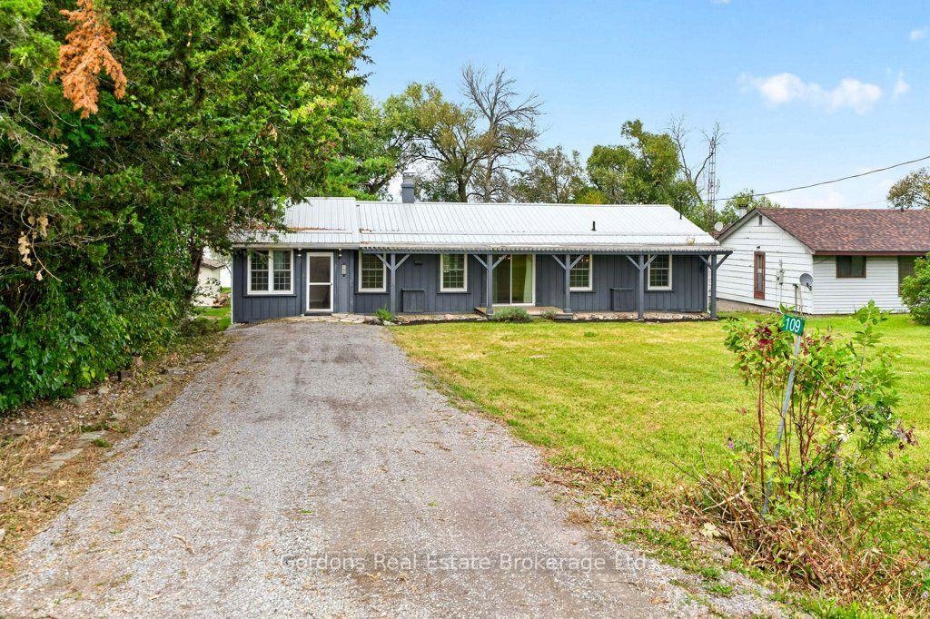 Photo 4 of 109 Prinyers Cove Crescent, Prince Edward County, North Marysburg Ward — HOMEH