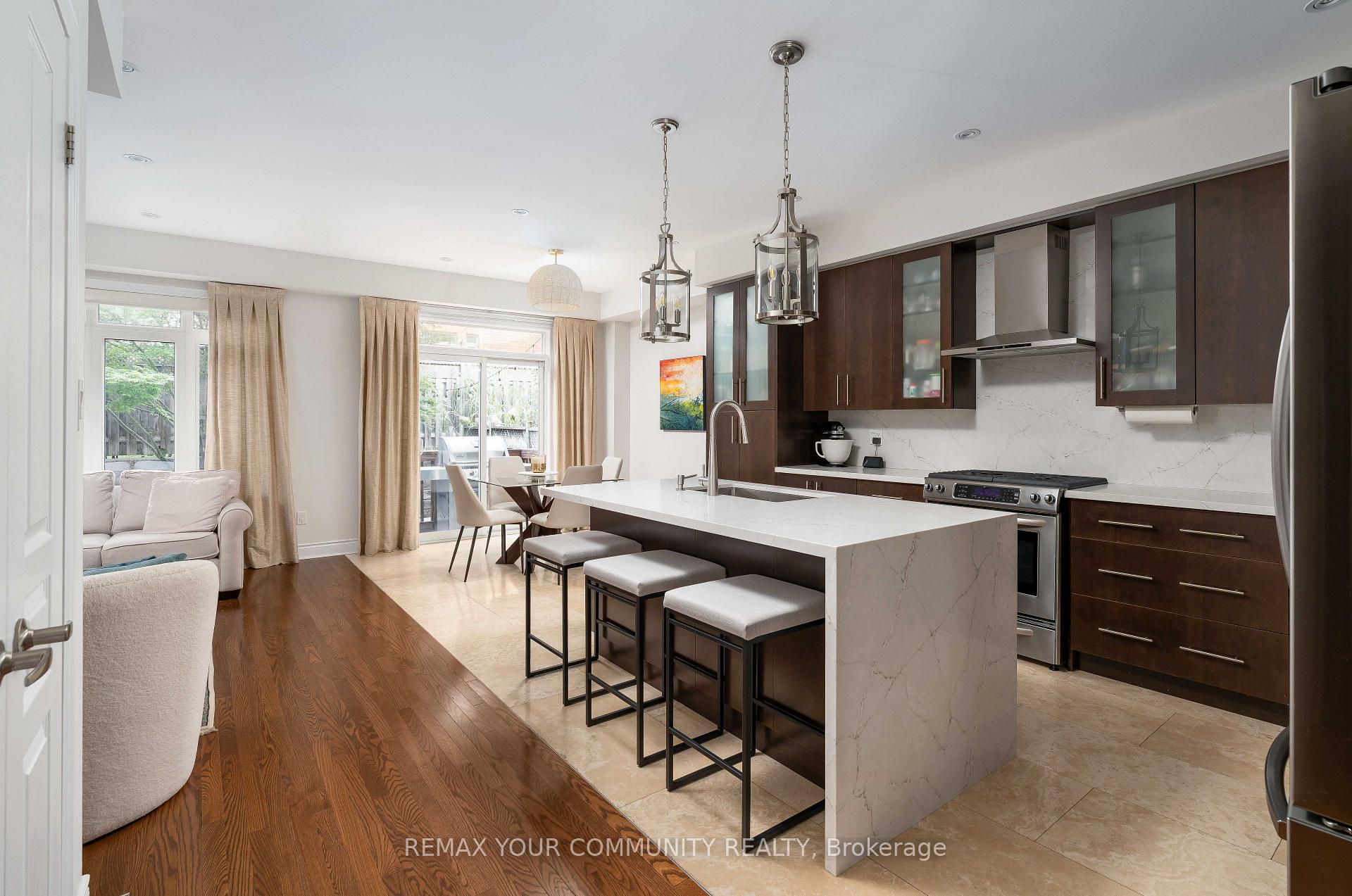 Photo 2 of 24 Gala Lane, Etobicoke, Stonegate-Queensway — HOMEH