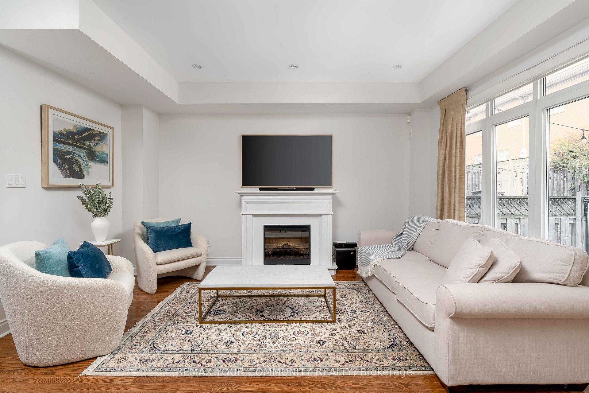 Photo 3 of 24 Gala Lane, Etobicoke, Stonegate-Queensway — HOMEH