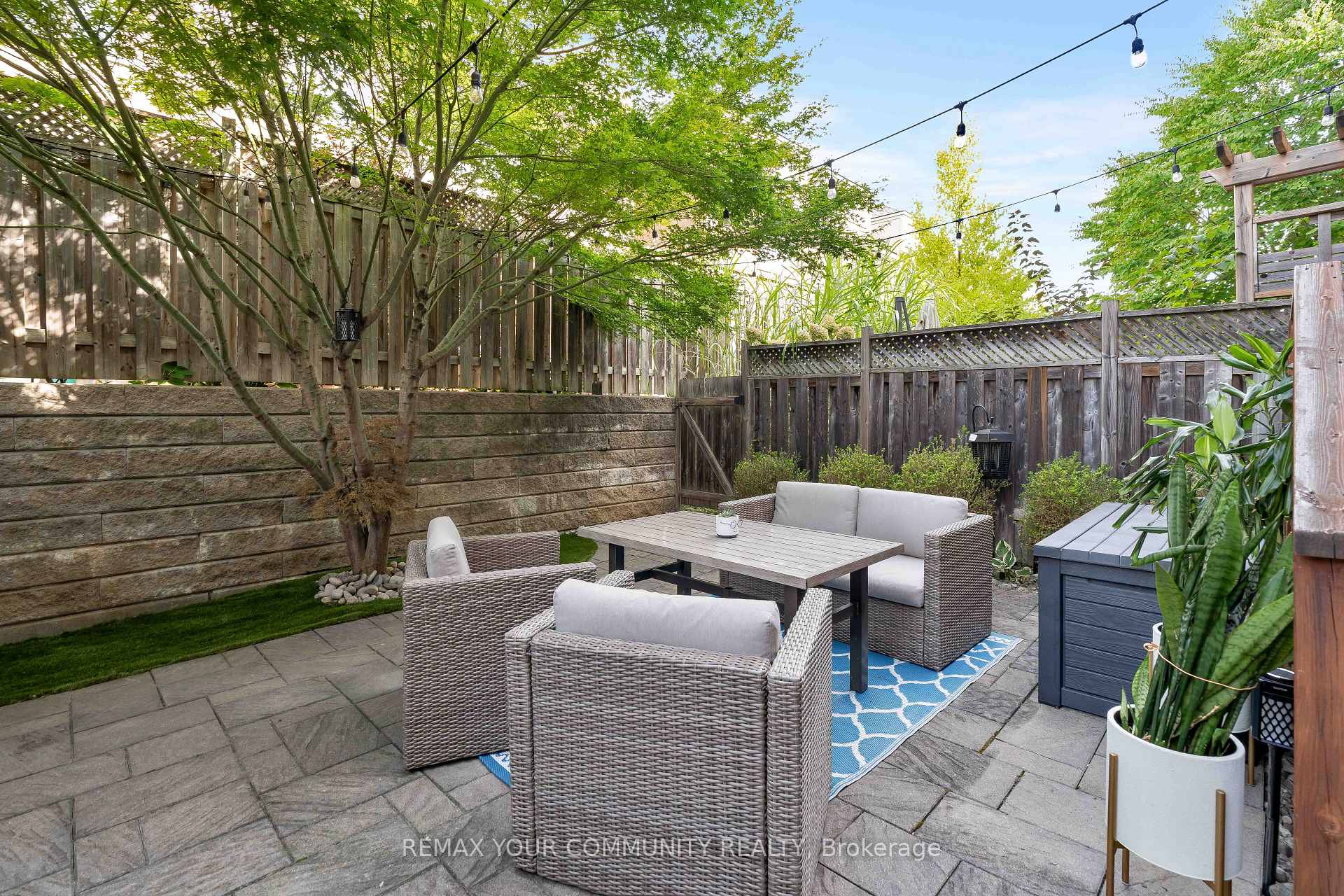 Photo 4 of 24 Gala Lane, Etobicoke, Stonegate-Queensway — HOMEH