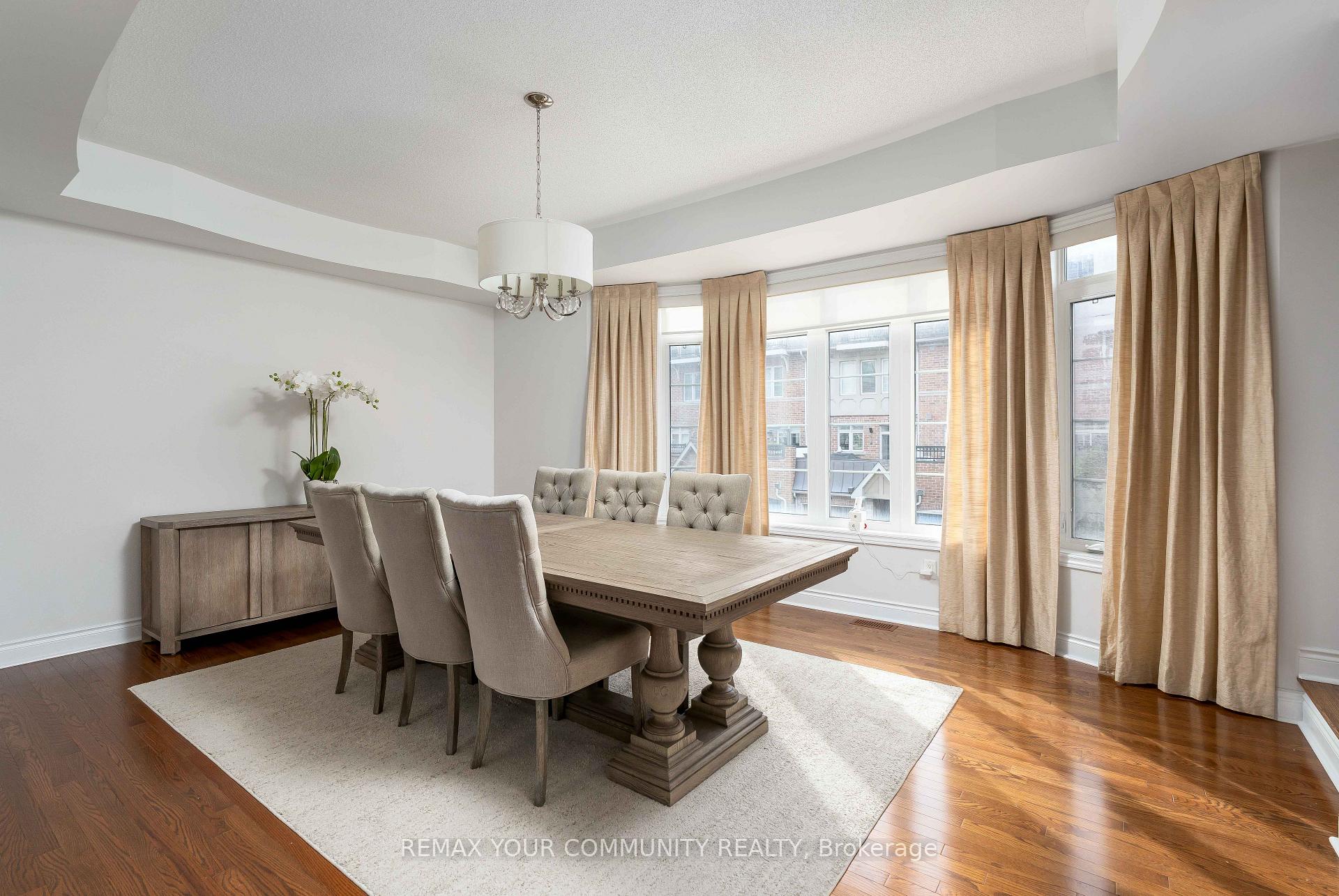 Photo 5 of 24 Gala Lane, Etobicoke, Stonegate-Queensway — HOMEH