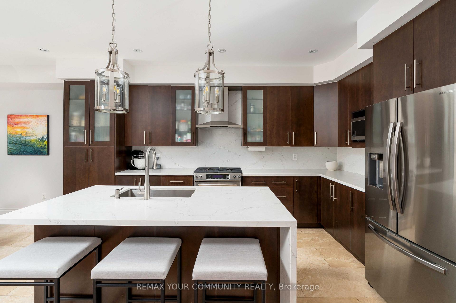 Photo 6 of 24 Gala Lane, Etobicoke, Stonegate-Queensway — HOMEH