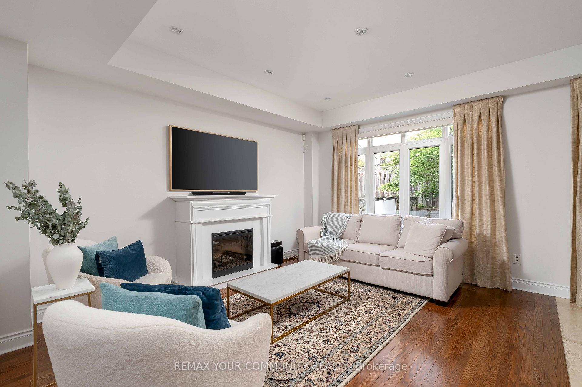 Photo 9 of 24 Gala Lane, Etobicoke, Stonegate-Queensway — HOMEH