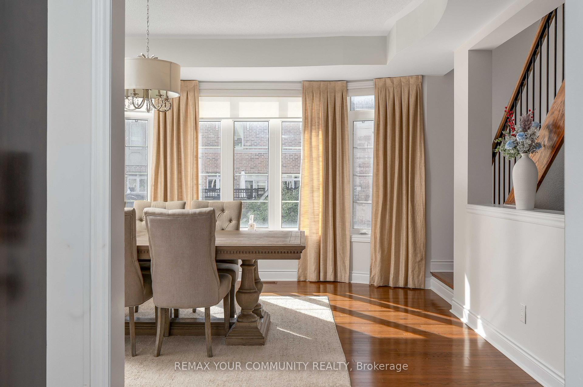 Photo 12 of 24 Gala Lane, Etobicoke, Stonegate-Queensway — HOMEH