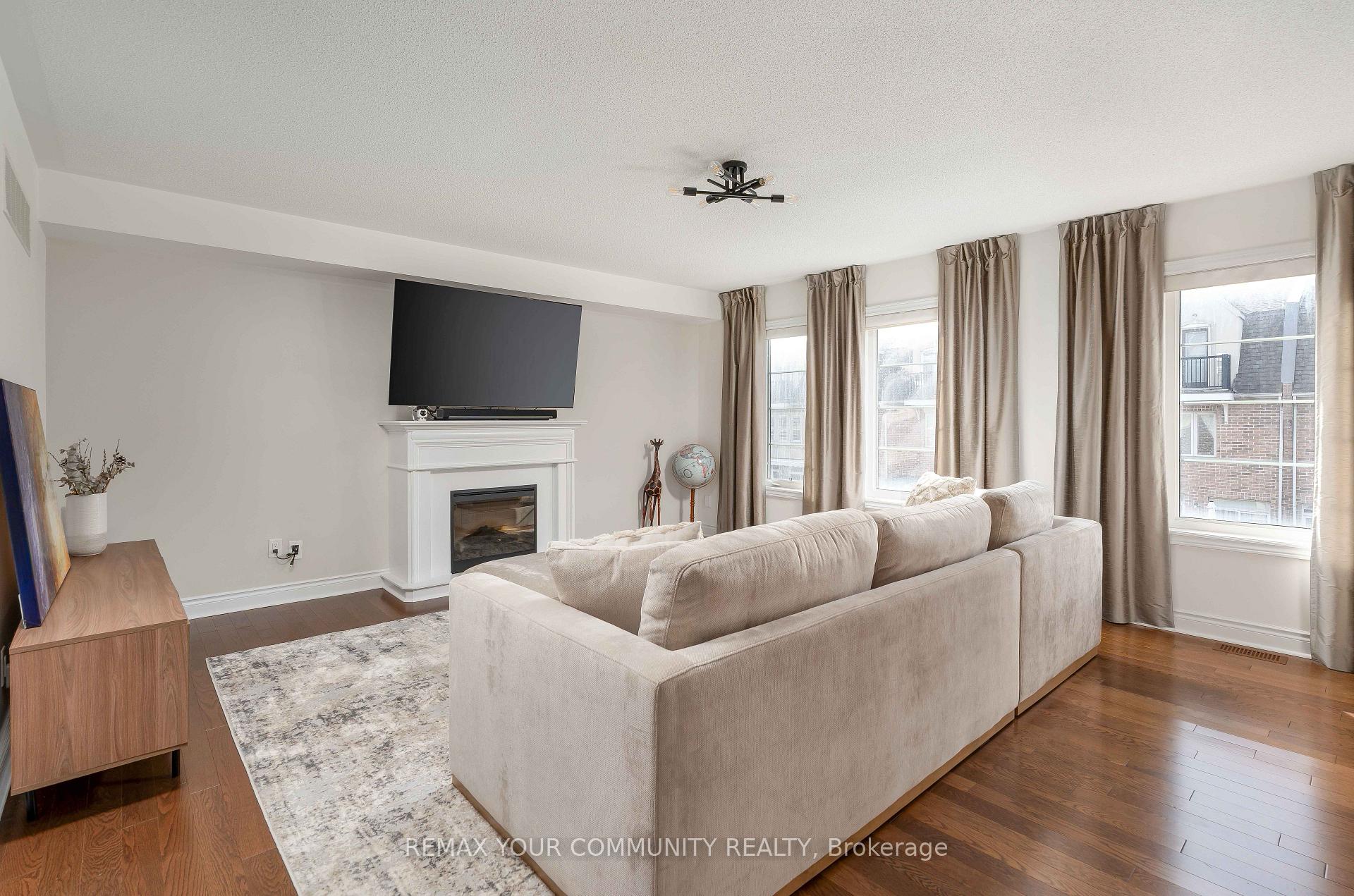 Photo 13 of 24 Gala Lane, Etobicoke, Stonegate-Queensway — HOMEH