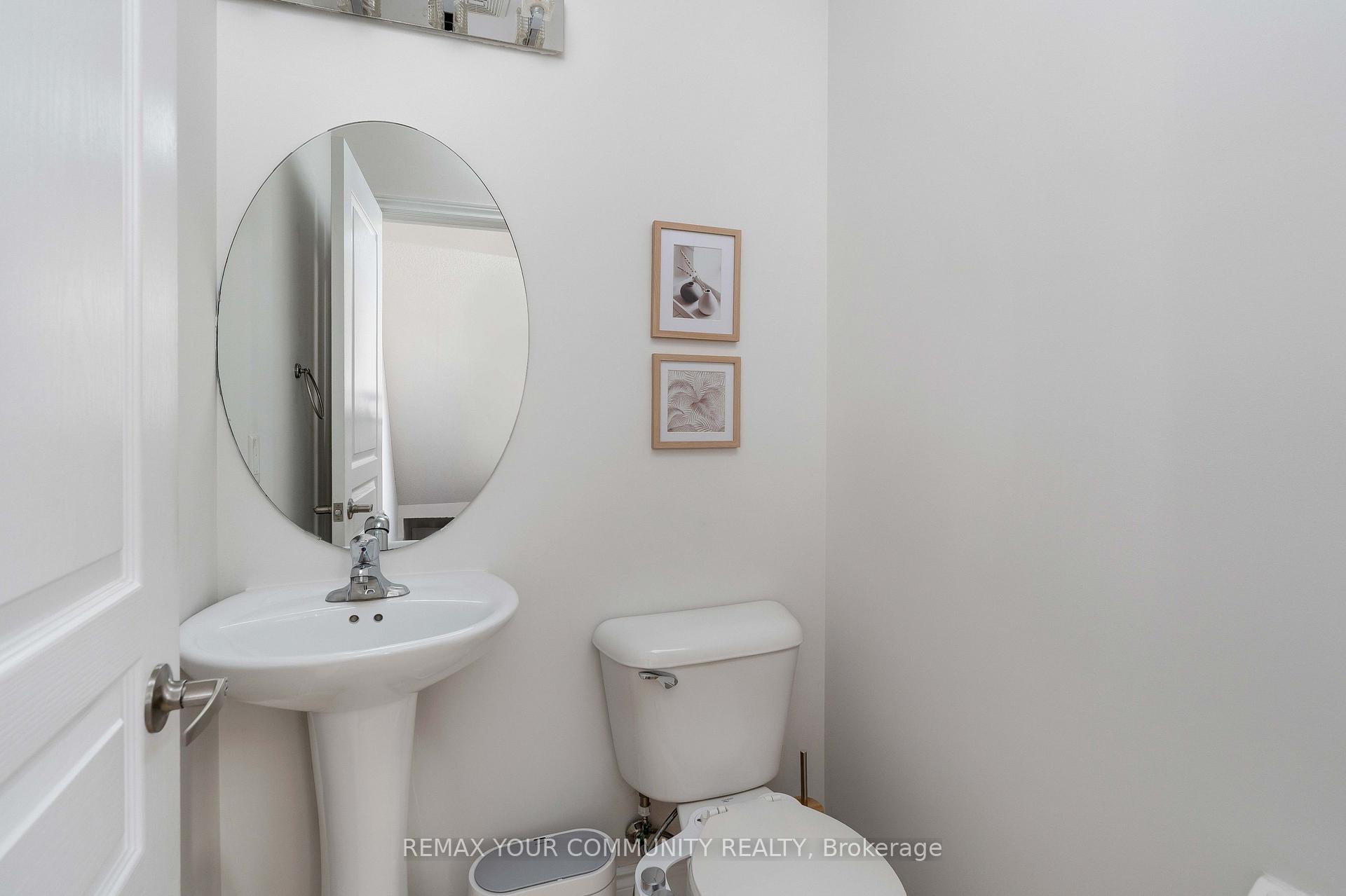 Photo 16 of 24 Gala Lane, Etobicoke, Stonegate-Queensway — HOMEH