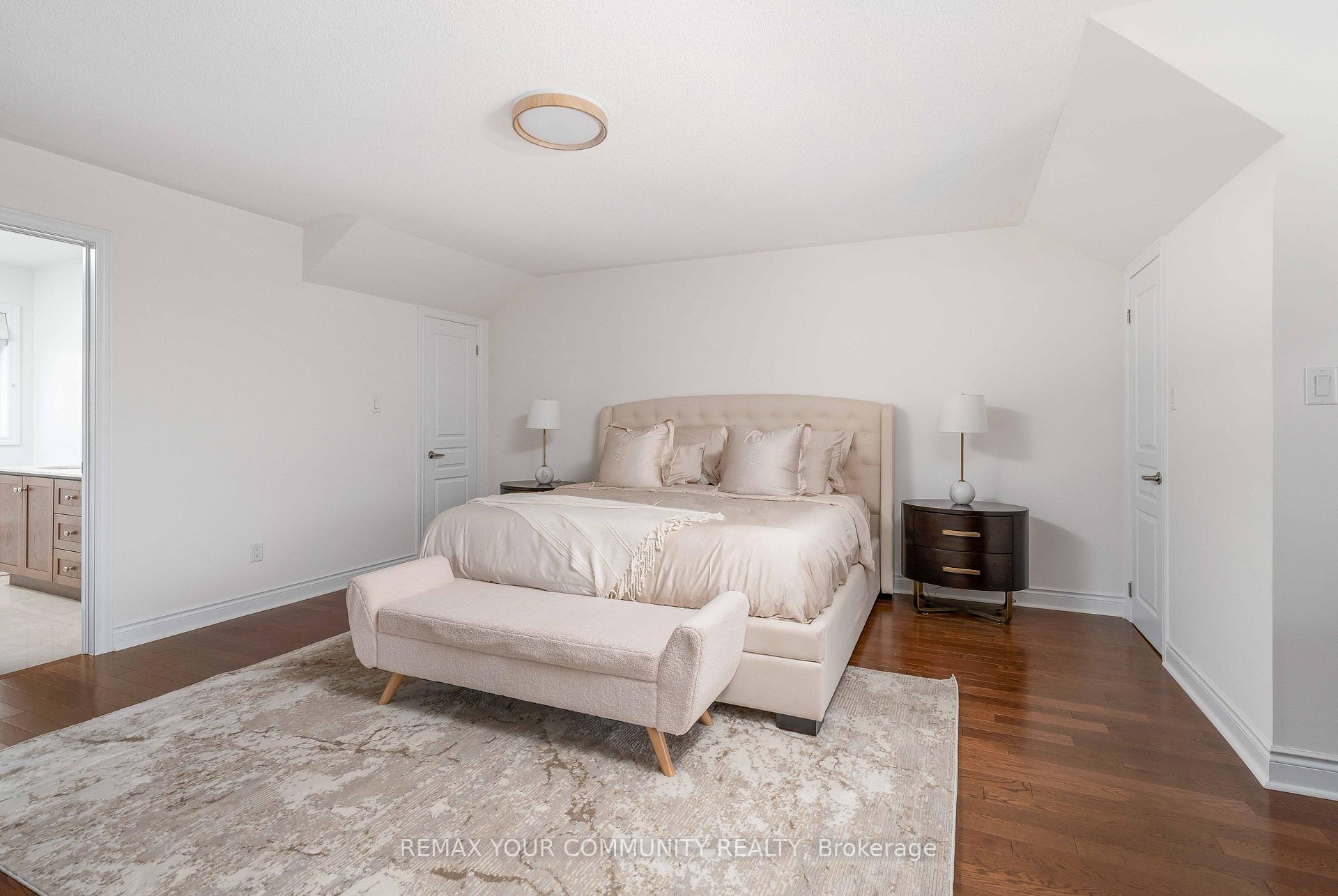Photo 20 of 24 Gala Lane, Etobicoke, Stonegate-Queensway — HOMEH