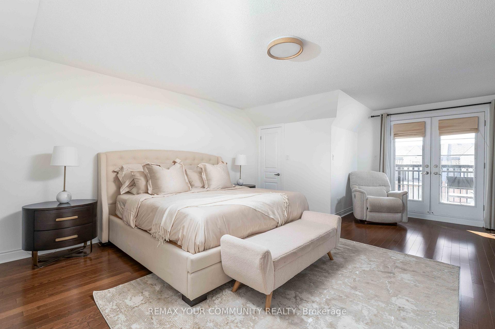 Photo 21 of 24 Gala Lane, Etobicoke, Stonegate-Queensway — HOMEH
