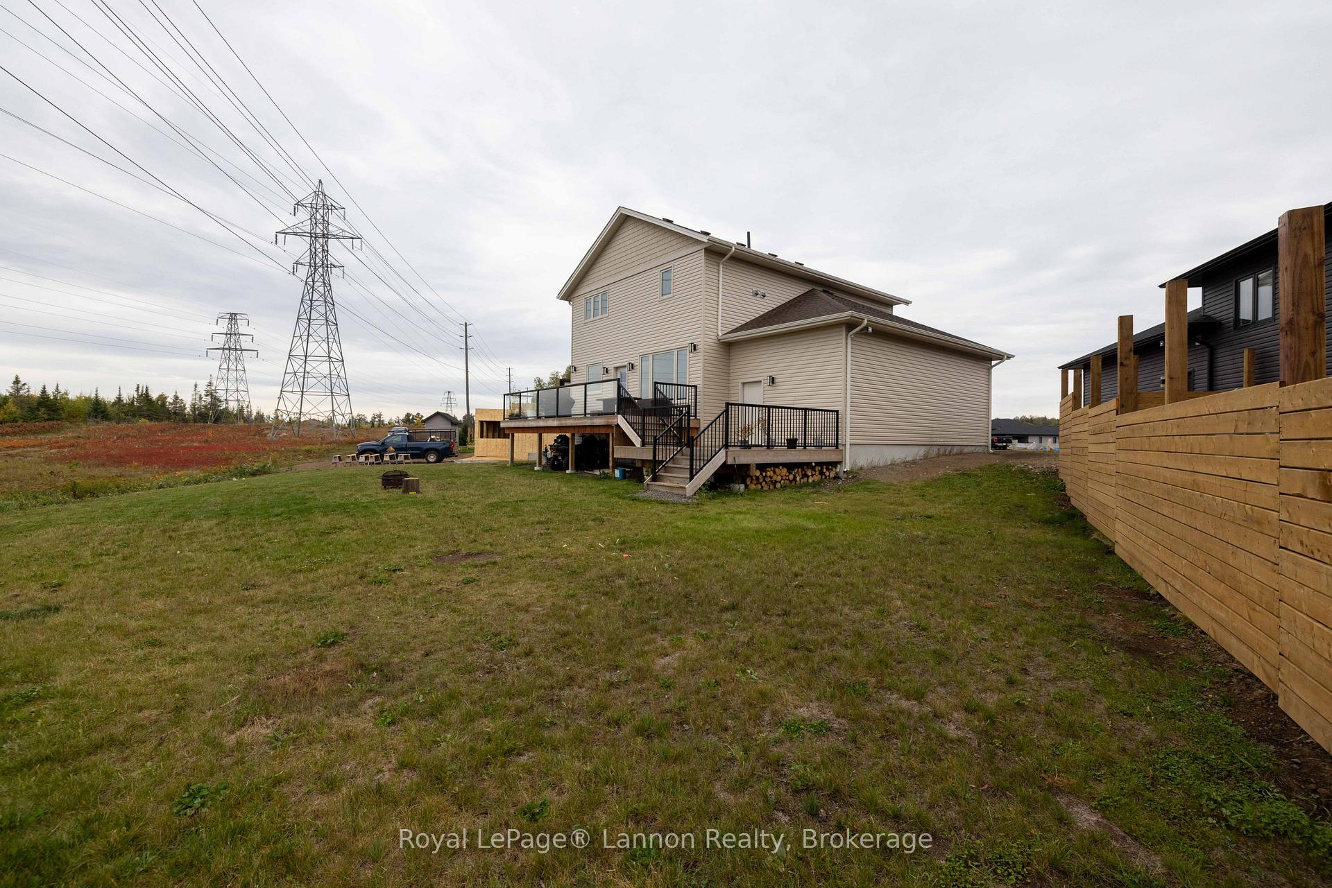Photo 3 of 721 Topaz Place, Thunder Bay, Dawson Heights — HOMEH