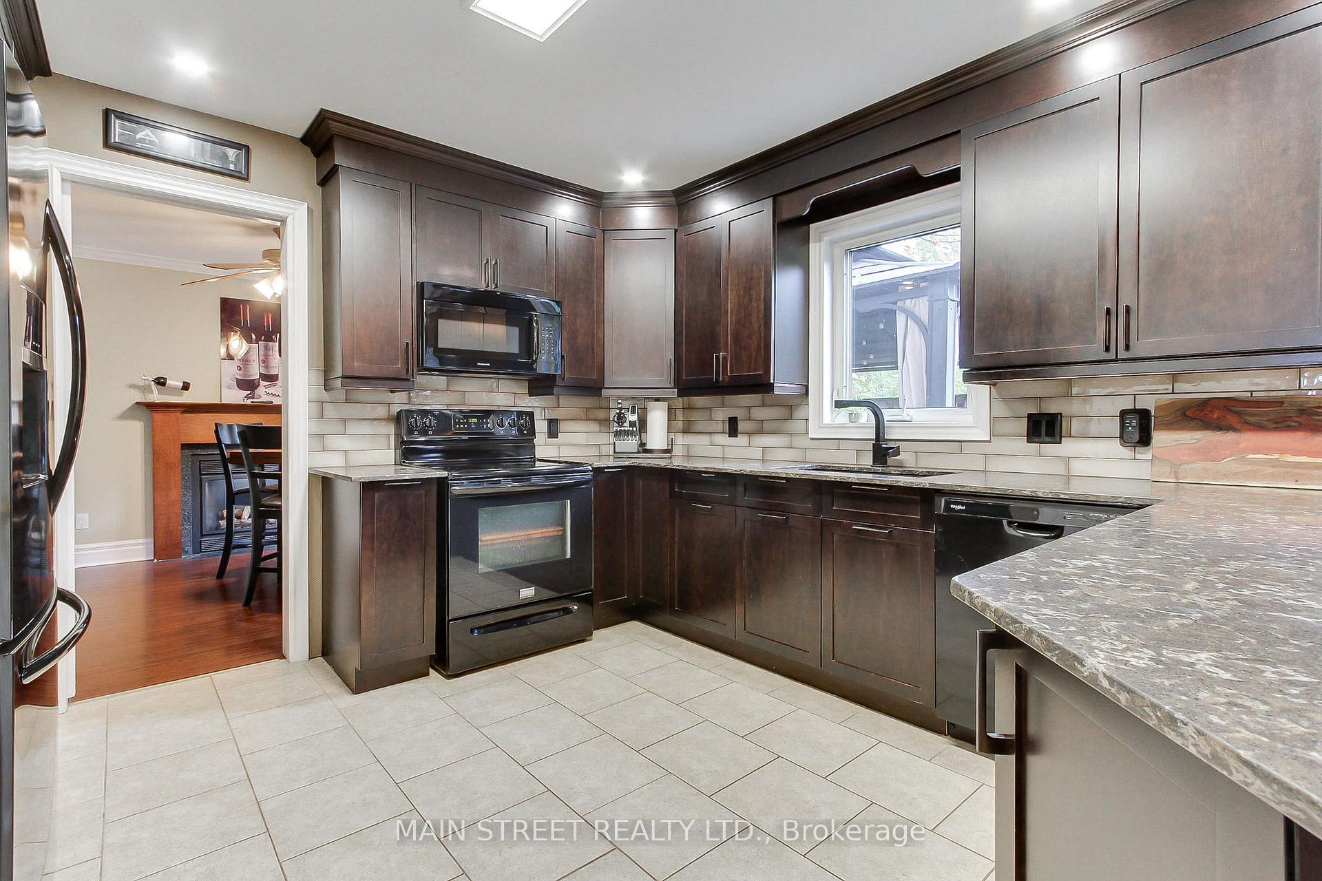 Photo 8 of 276 Crawford Street, Barrie, Ardagh — HOMEH