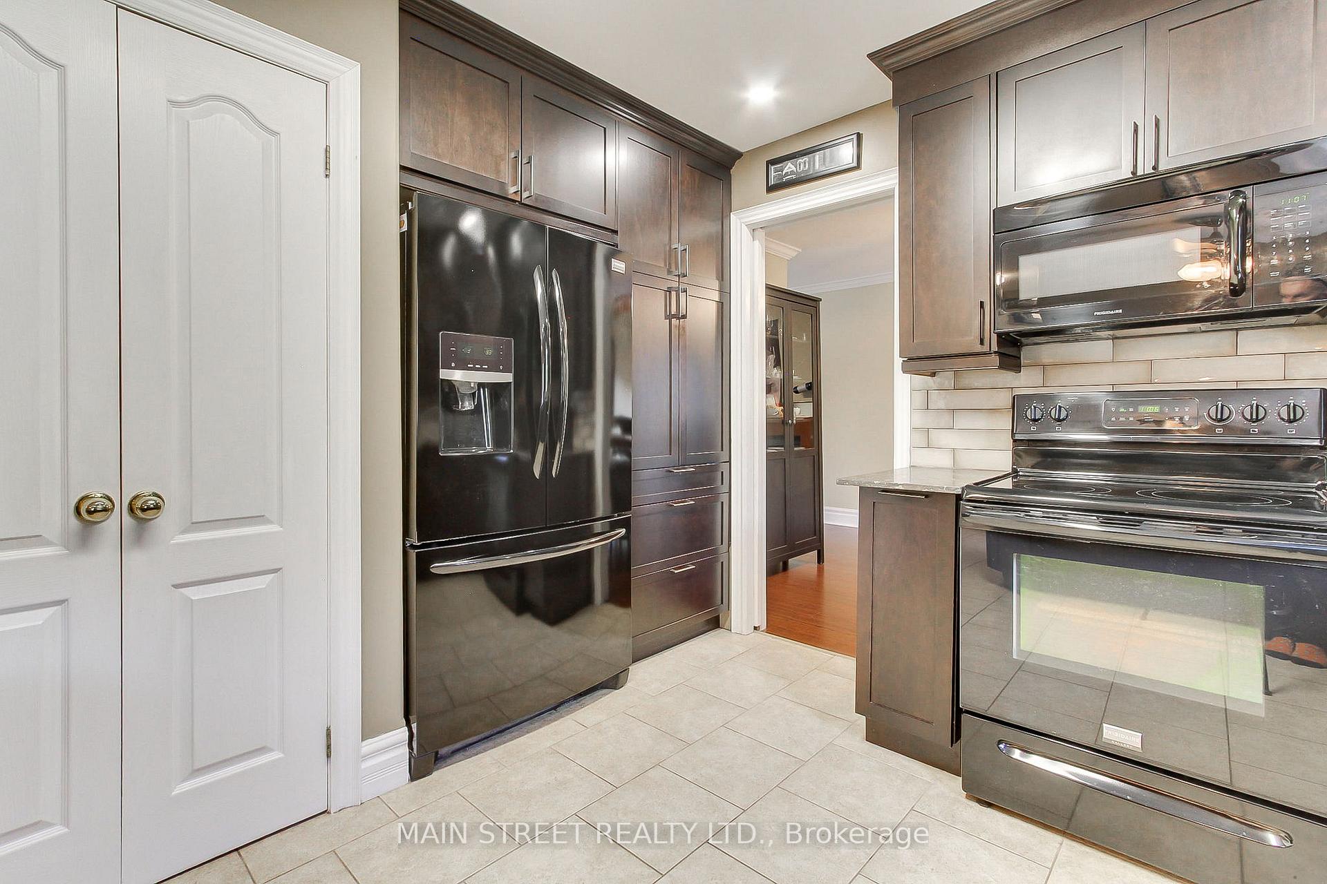 Photo 9 of 276 Crawford Street, Barrie, Ardagh — HOMEH