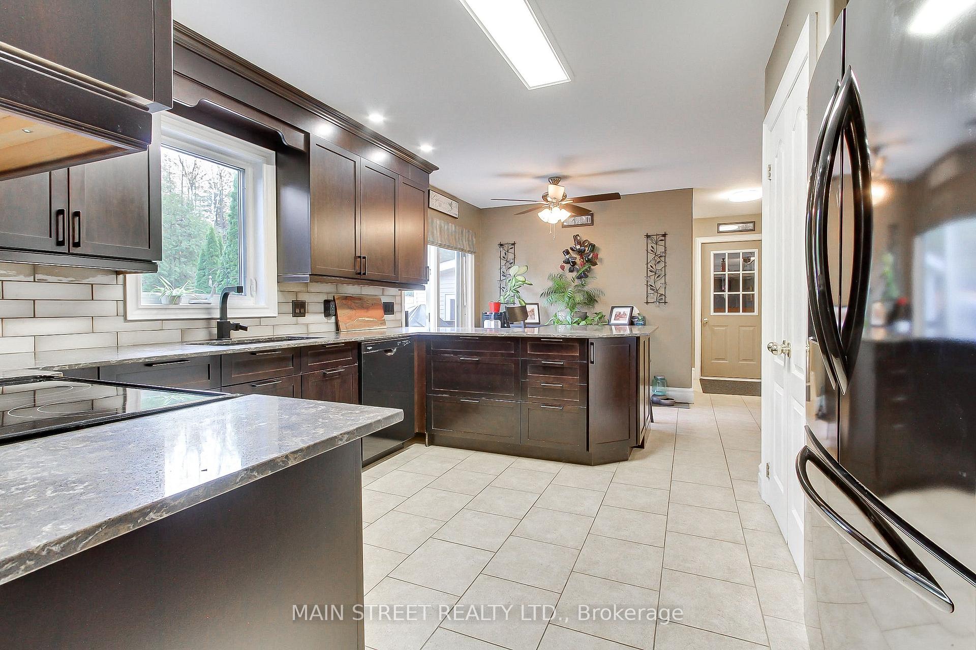 Photo 10 of 276 Crawford Street, Barrie, Ardagh — HOMEH