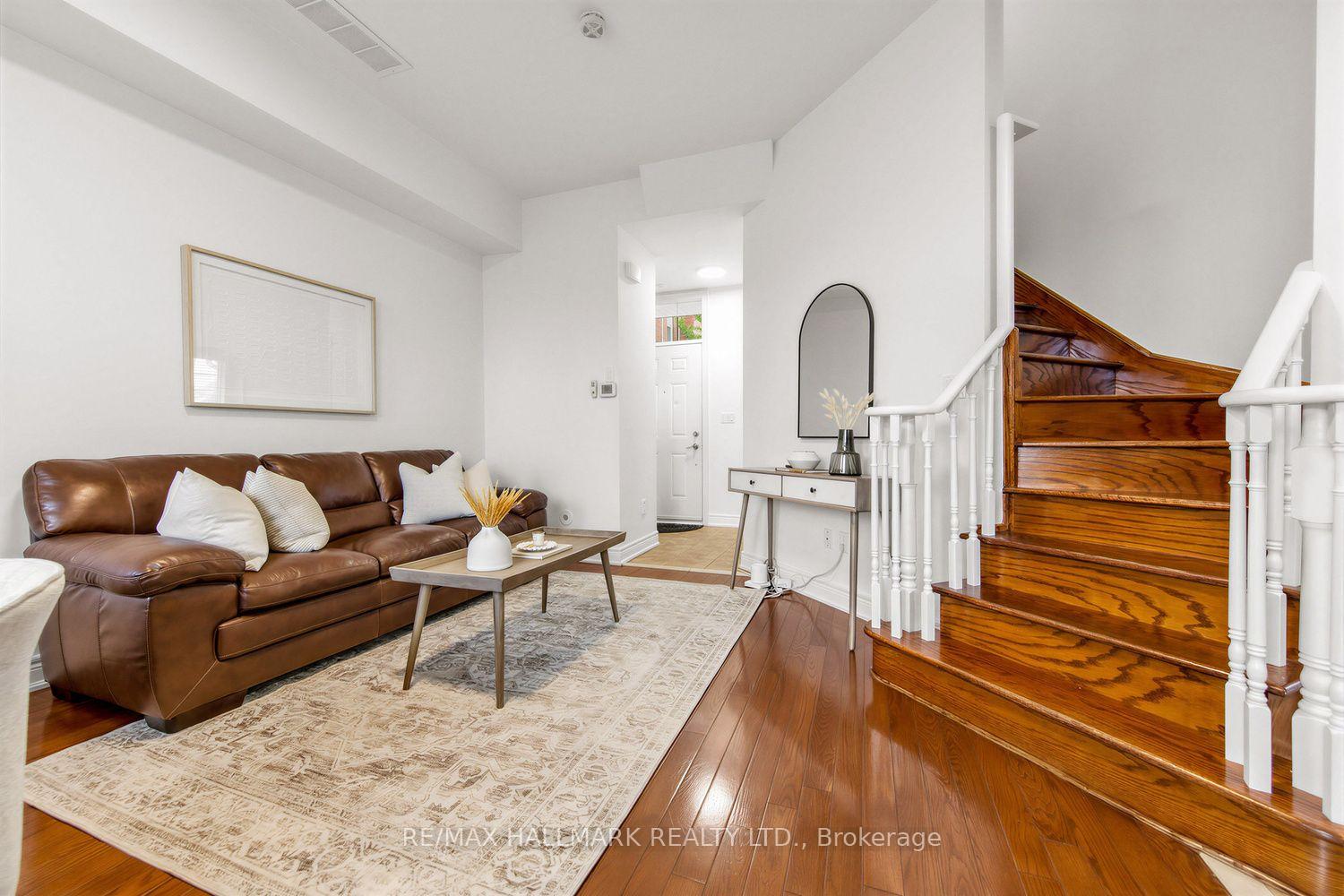 Photo 3 of 34 Fairhead Mews, Toronto, East End-Danforth — HOMEH