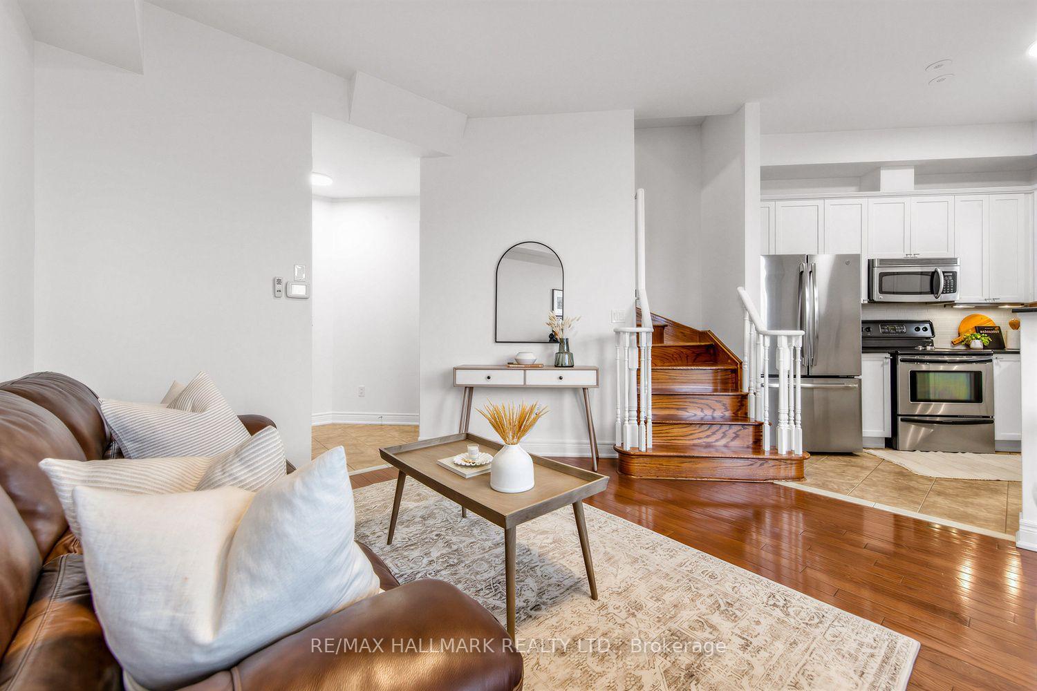 Photo 4 of 34 Fairhead Mews, Toronto, East End-Danforth — HOMEH