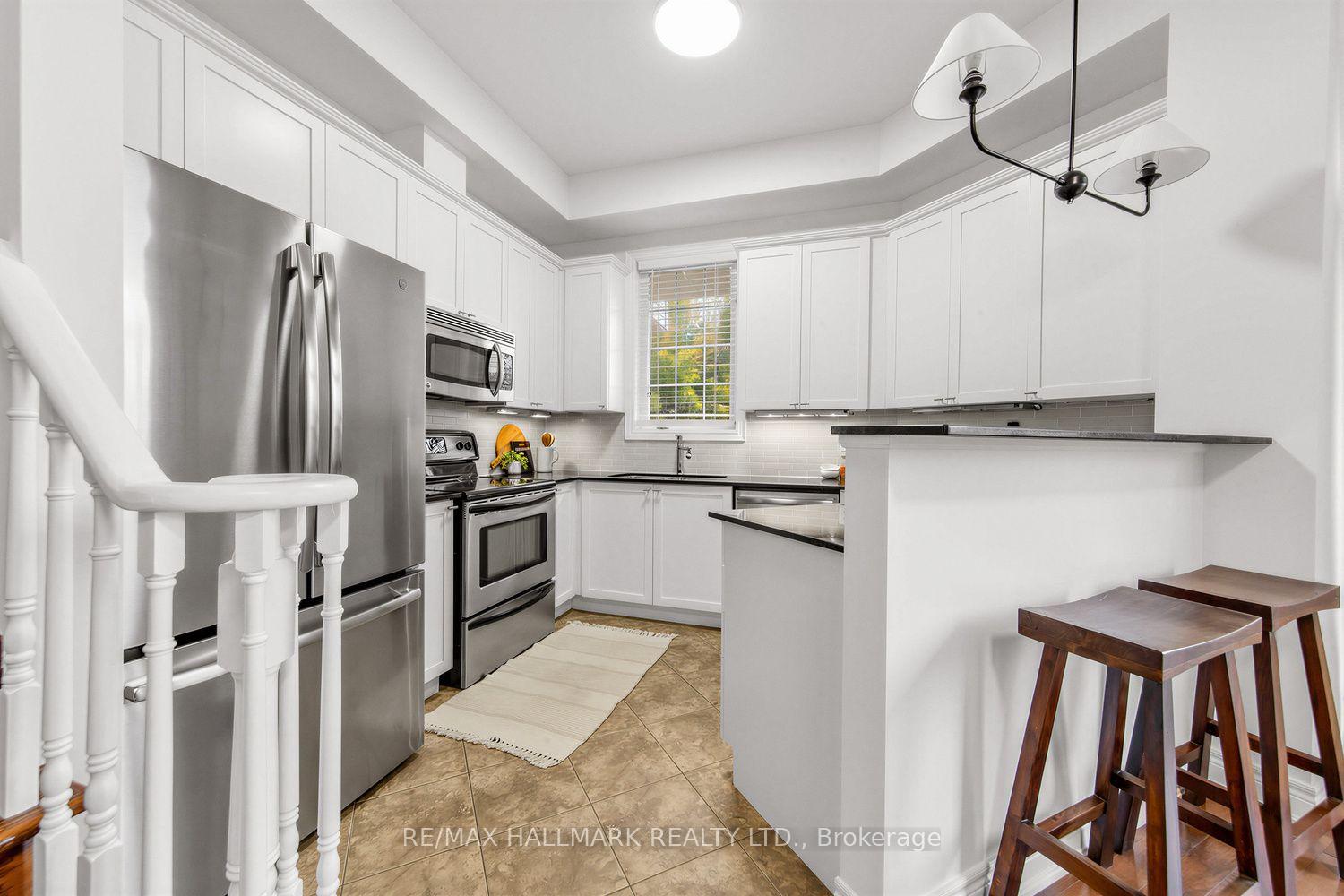 Photo 10 of 34 Fairhead Mews, Toronto, East End-Danforth — HOMEH