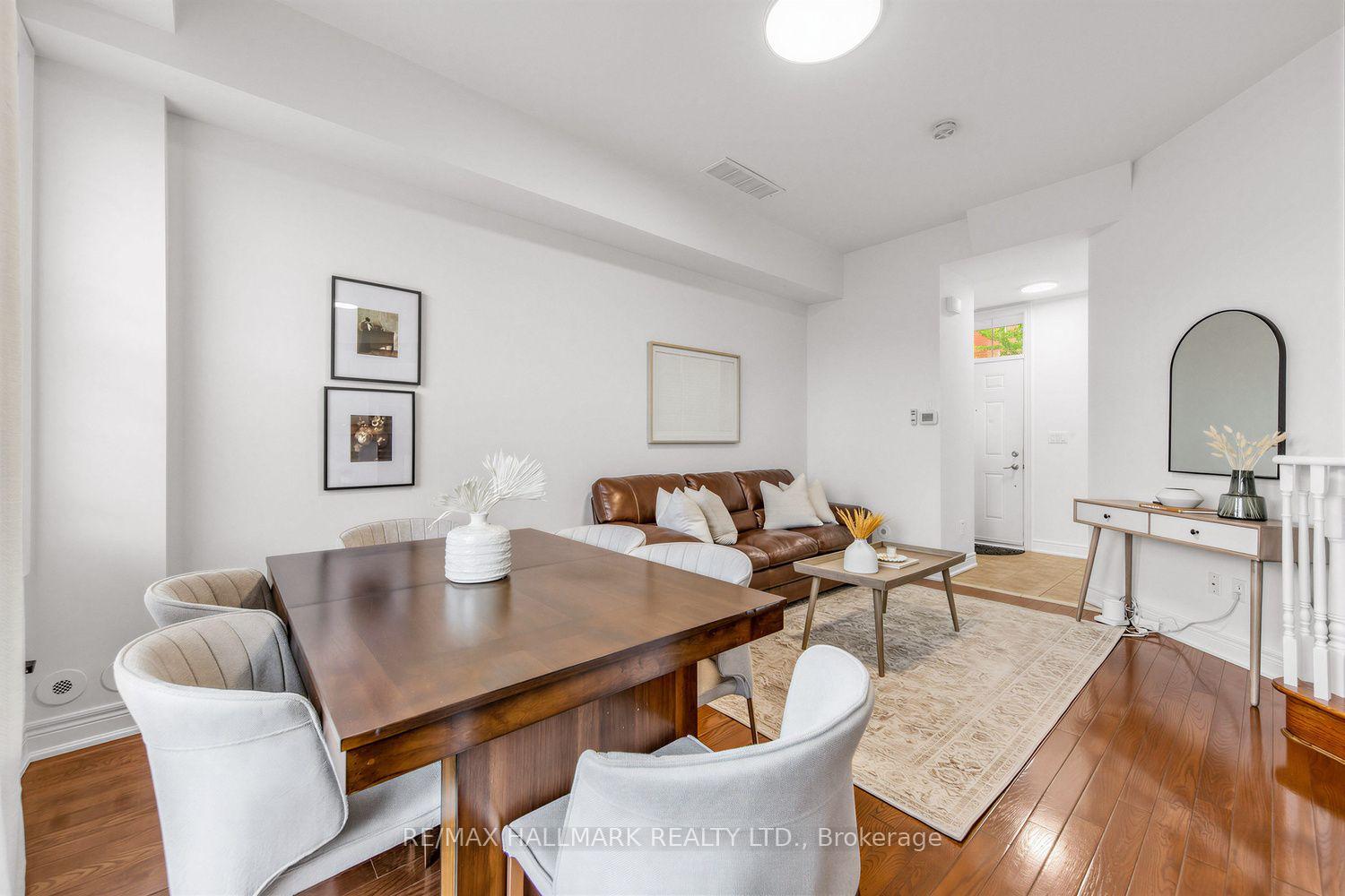 Photo 11 of 34 Fairhead Mews, Toronto, East End-Danforth — HOMEH
