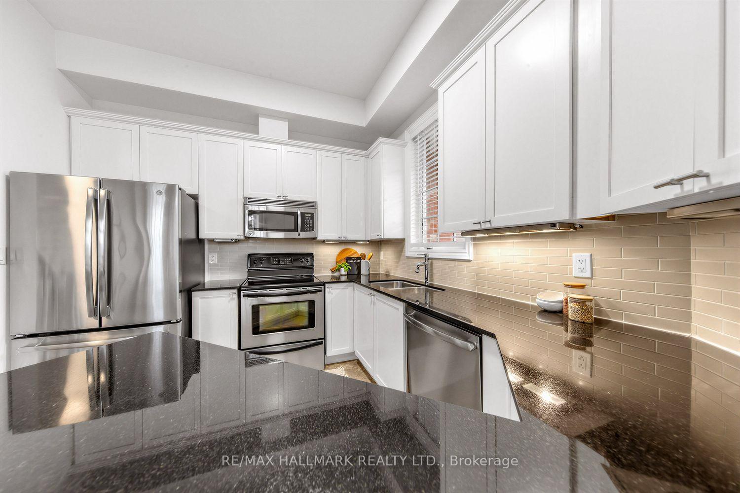 Photo 12 of 34 Fairhead Mews, Toronto, East End-Danforth — HOMEH