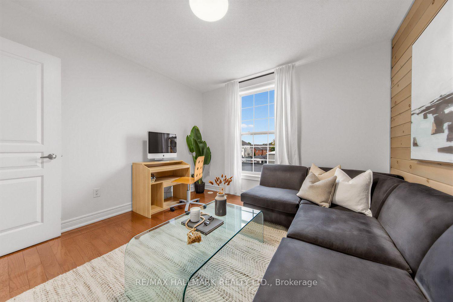Photo 15 of 34 Fairhead Mews, Toronto, East End-Danforth — HOMEH