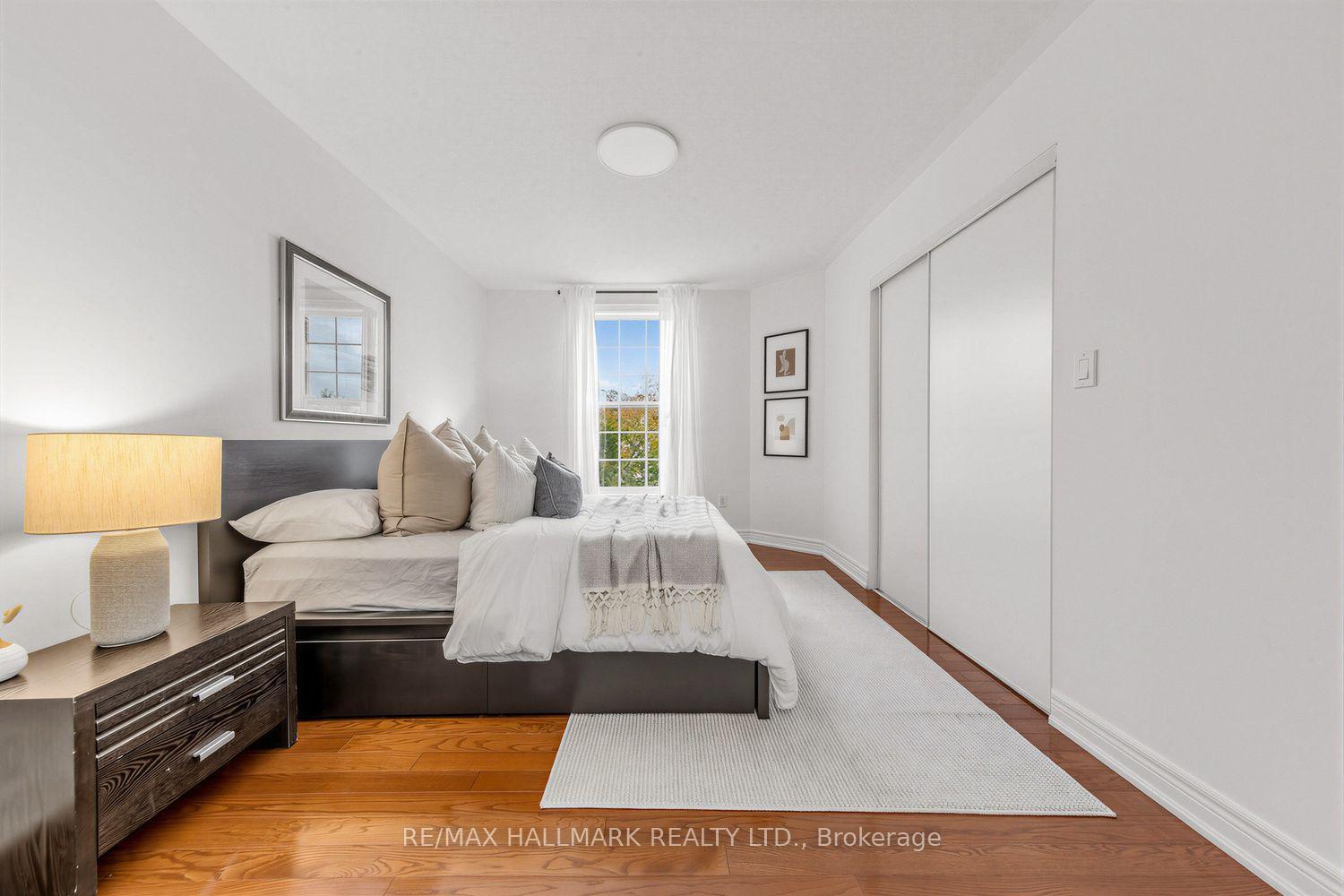 Photo 17 of 34 Fairhead Mews, Toronto, East End-Danforth — HOMEH