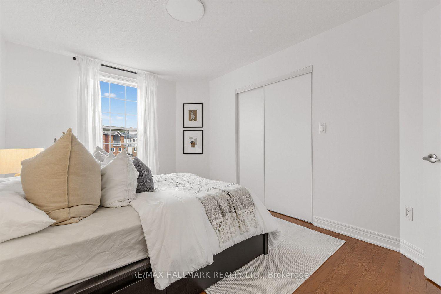 Photo 18 of 34 Fairhead Mews, Toronto, East End-Danforth — HOMEH