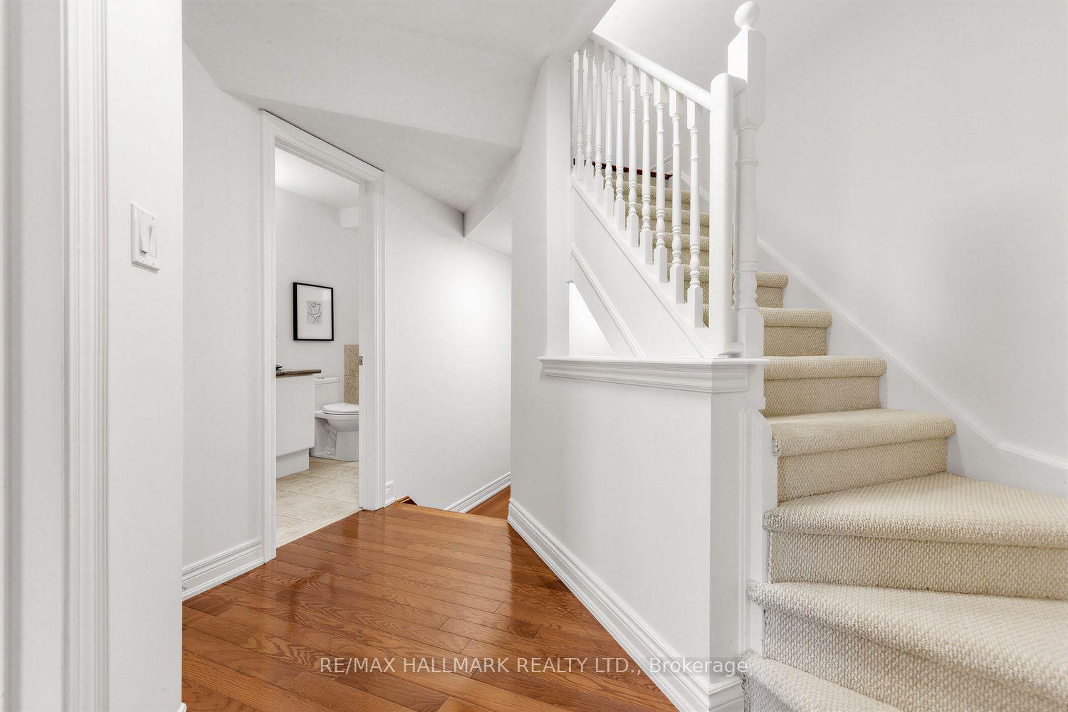 Photo 20 of 34 Fairhead Mews, Toronto, East End-Danforth — HOMEH