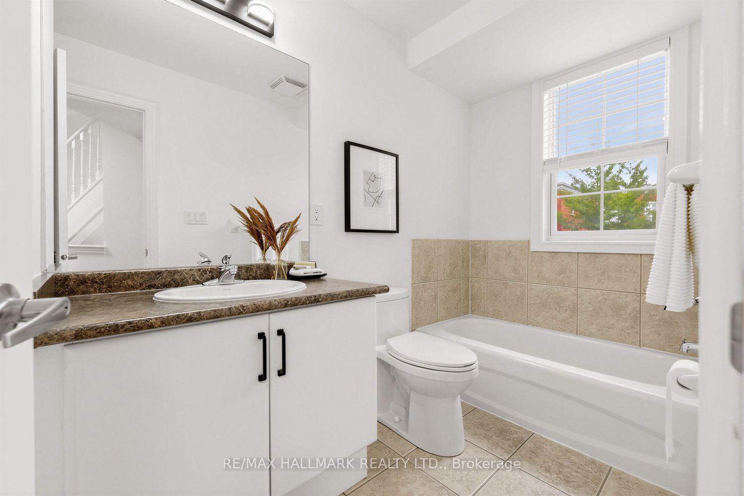Photo 21 of 34 Fairhead Mews, Toronto, East End-Danforth — HOMEH